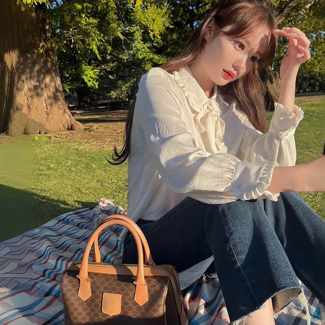 のインスタグラム：「🥪🧳🏷 ピクニックした❤︎」