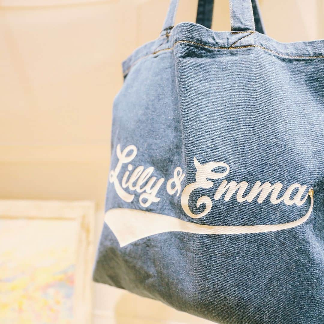 Lilly and Emmaのインスタグラム：「👜ALOHA👜  #lillyandemma #hawaii #feelaloha #aloha #tshirts #hawaiitrip #beach #hawaiistagram #リリエマ #ハワイ #ハワイに行きたい #ハワイ気分 #ハワイ旅行 #ハワイ女子旅 #ハワイ好き #ハワイ好きな人と繋がりたい #かわいい #デニムトート #トートバッグ #トートバッグ好き #トートバッグコーデ」