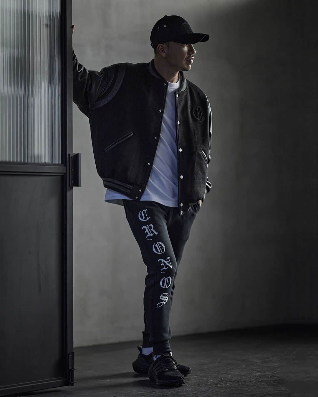 AK-69のインスタグラム：「【New Release】  ・men’s   Online Store 10 / 27 21:00~  Store GINZA SIX 10 / 28 10:30〜 Tokyo / Osaka / Nagoya / Hankyu mens 10 / 28 11:00~  #cronos」