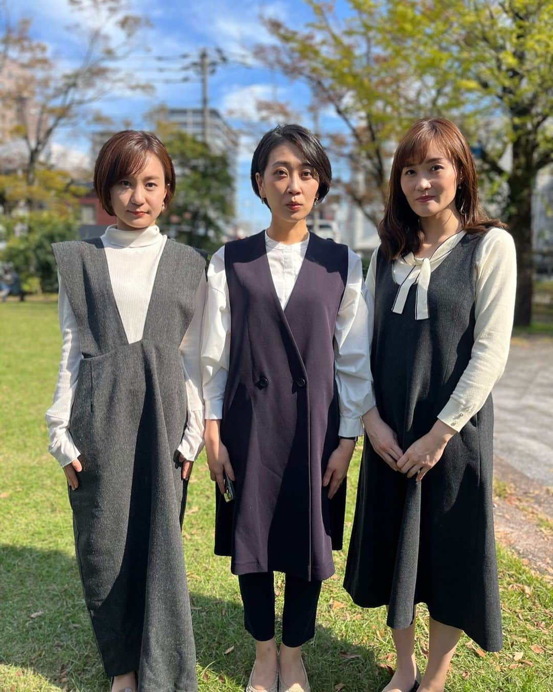 古屋敷沙耶のインスタグラム：「たまたまお揃いコーデ。 制服みたい。笑 そしてなぜか真顔🤣 . . . . . #モノトーン#モノトーンコーデ  #白黒コーデ#お揃いコーデ  #アナウンサー#OLコーデ」
