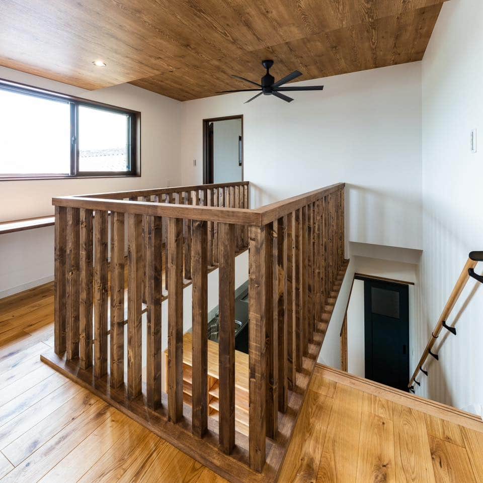 ハウスアップさんのインスタグラム写真 - (ハウスアップInstagram)「グリーン×木目調の外壁がかっこいい3階建てのお家。 ⁼⁼⁼⁼⁼⁼⁼⁼⁼⁼⁼⁼⁼⁼⁼⁼⁼⁼⁼⁼⁼⁼⁼⁼⁼⁼⁼⁼⁼⁼⁼⁼⁼⁼⁼⁼⁼⁼⁼⁼⁼⁼⁼⁼⁼⁼⁼⁼⁼⁼⁼⁼⁼⁼⁼ more …@houseup_inari ⁼⁼⁼⁼⁼⁼⁼⁼⁼⁼⁼⁼⁼⁼⁼⁼⁼⁼⁼⁼⁼⁼⁼⁼⁼⁼⁼⁼⁼⁼⁼⁼⁼⁼⁼⁼⁼⁼⁼⁼⁼⁼⁼⁼⁼⁼⁼⁼⁼⁼⁼⁼⁼⁼⁼ 【予約制見学会】京都市の住宅街に建つ17坪の狭小間取りの家 ■10/28㈯29㈰ …京都市伏見区にて  【予約制見学会】思わず嫉妬するリノベーション ■10/28㈯29㈰ …京都市伏見区にて  【予約制相談会】失敗しないための家づくり相談会 ■随時予約受付中 …ハウスアップにて --------------------------------------------------- ハウスアップは地域最高クラスの性能のお家を手の届く価格でご提案いたします。  ▪️お家の事例集1000枚以上♫ ▪️毎月7つ以上のイベント開催♫ ▪️京都で建てたお家の施工事例がたくさん♫  #ハウスアップ #京都　#伏見　#伏見稲荷 #こだわりの家づくり #ナチュラルな家 #ナチュラルな暮らし #デザイナーズ住宅 #シンプルモダン #北欧モダン #京都工務店 #伏見工務店  #工務店探し #工務店探し中 #土地探しからの注文住宅  #狭小地 #狭小間取り  #3階建て #吹き抜けリビング  #2階リビング #グリーンの外壁 #緑の外壁  #玄関手洗い」10月24日 20時01分 - houseup_inari