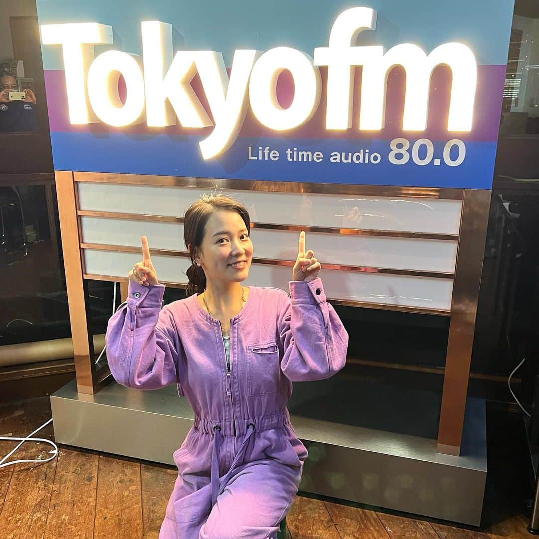 奈津子さんのインスタグラム写真 - (奈津子Instagram)「今夜も東京FM #スカロケ 生出演ありがとうございました。ご覧の通り、楽屋にライトアップできるオシャレ設備が加わってたの！　#ルミルミ　出演前の野呂佳代たんにも久々に会えて嬉しかったです♡  #家電 #家電好き #家電女優 #奈津子 #ラジオ #つなぎコーデ #生出演 #東京FM #男の子ママ #野呂佳代 ちゃん」10月24日 20時02分 - natsuko_kaden