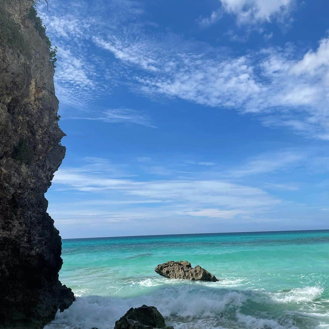 橋本和花子さんのインスタグラム写真 - (橋本和花子Instagram)「* いつかの宮古島🏝️ ここの沖縄そばのお出汁、水筒に入れて 持って帰りたいくらい美味しかった… 快晴で朝日にも夕日にも星空にもうっとり🫠」10月24日 20時03分 - wakako__hashimoto