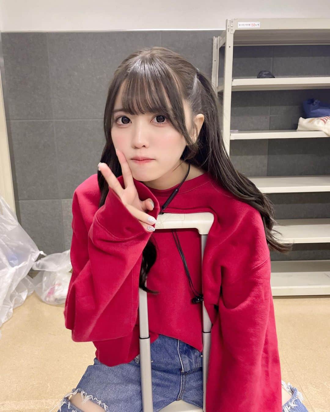 のインスタグラム：「ラルフローレンの真っ赤なトレーナー❤️‍🔥  スタバの新作飲んだんだけど甘くて美味しかった( ◜ω◝ )カラメルっぽいの入ってて甘党にはおすすめだよーーー！」