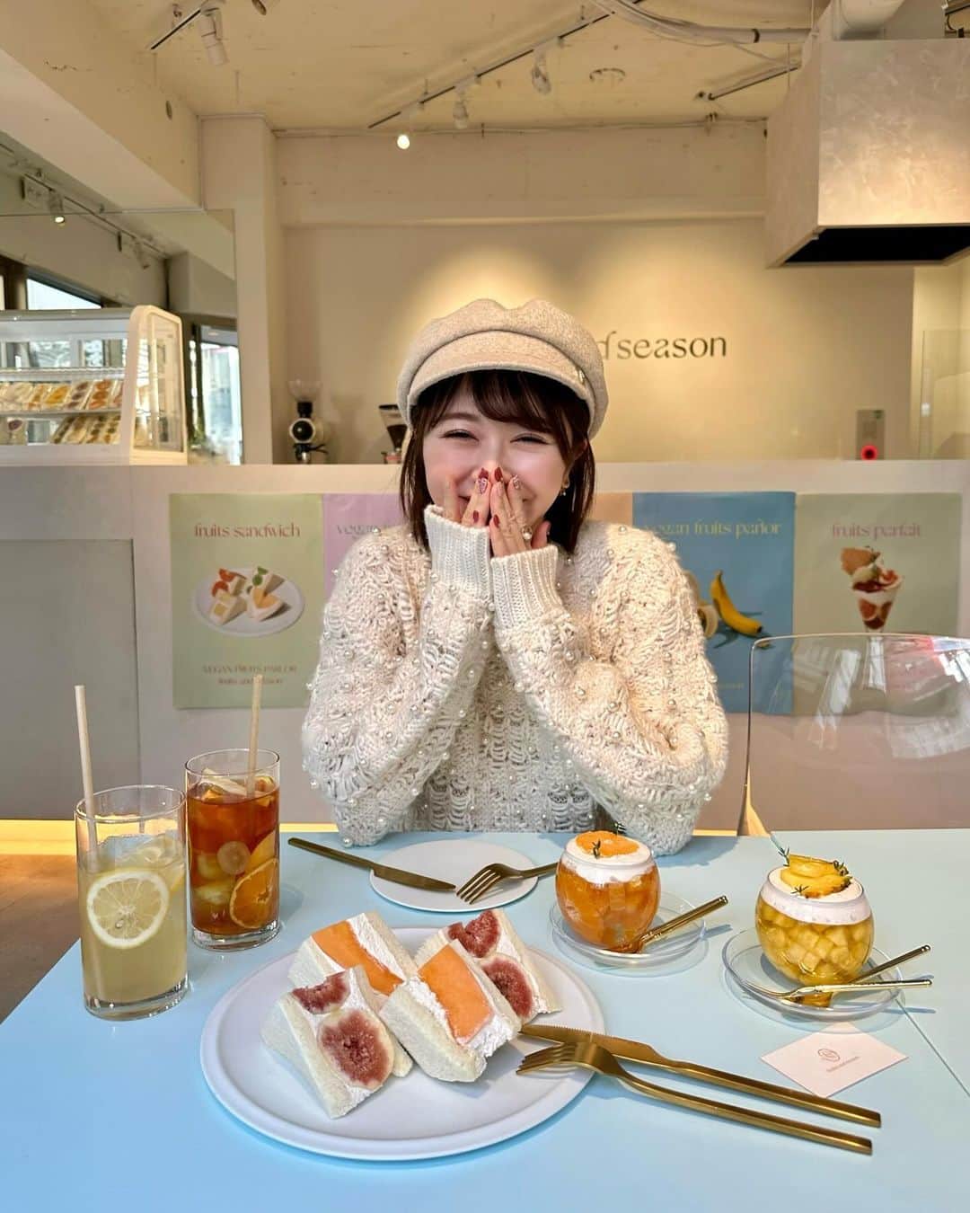 千葉由佳（ちばゆか）のインスタグラム：「. 🍊🥭🍍🍐🍋 フルーツサンドを食べに行った日💛(クレープも追加😋) 昔はテイクアウトのみだったお店がイートインになってて可愛くなってた🥪✨」