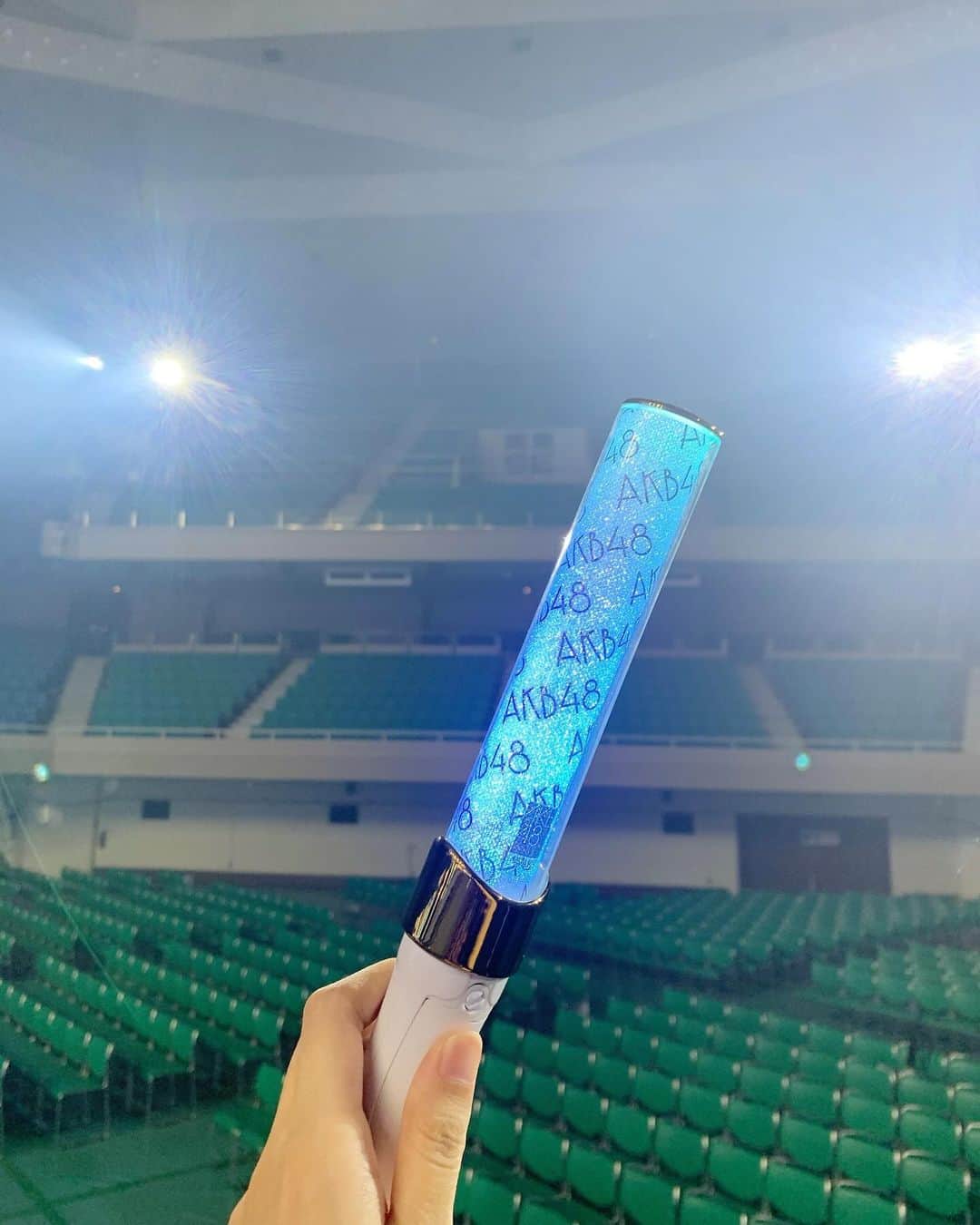 大盛真歩のインスタグラム：「🎤🎪‪‪🤍  改めて、武道館コンサート3日間ありがとうございました！！！  沢山の方のお力添えや応援があって出来たコンサートでした、本当に関わって下さった皆様全ての方々に感謝の気持ちでいっぱいです。  そして、リハから沢山頑張った自分にも、「お疲れ様」を言ってあげたいです。  またこの舞台に立てるよう、日々精進したいと思います！   #武道館コンサート  #AKB48  #日本武道館  #ライブ  #アイドル」
