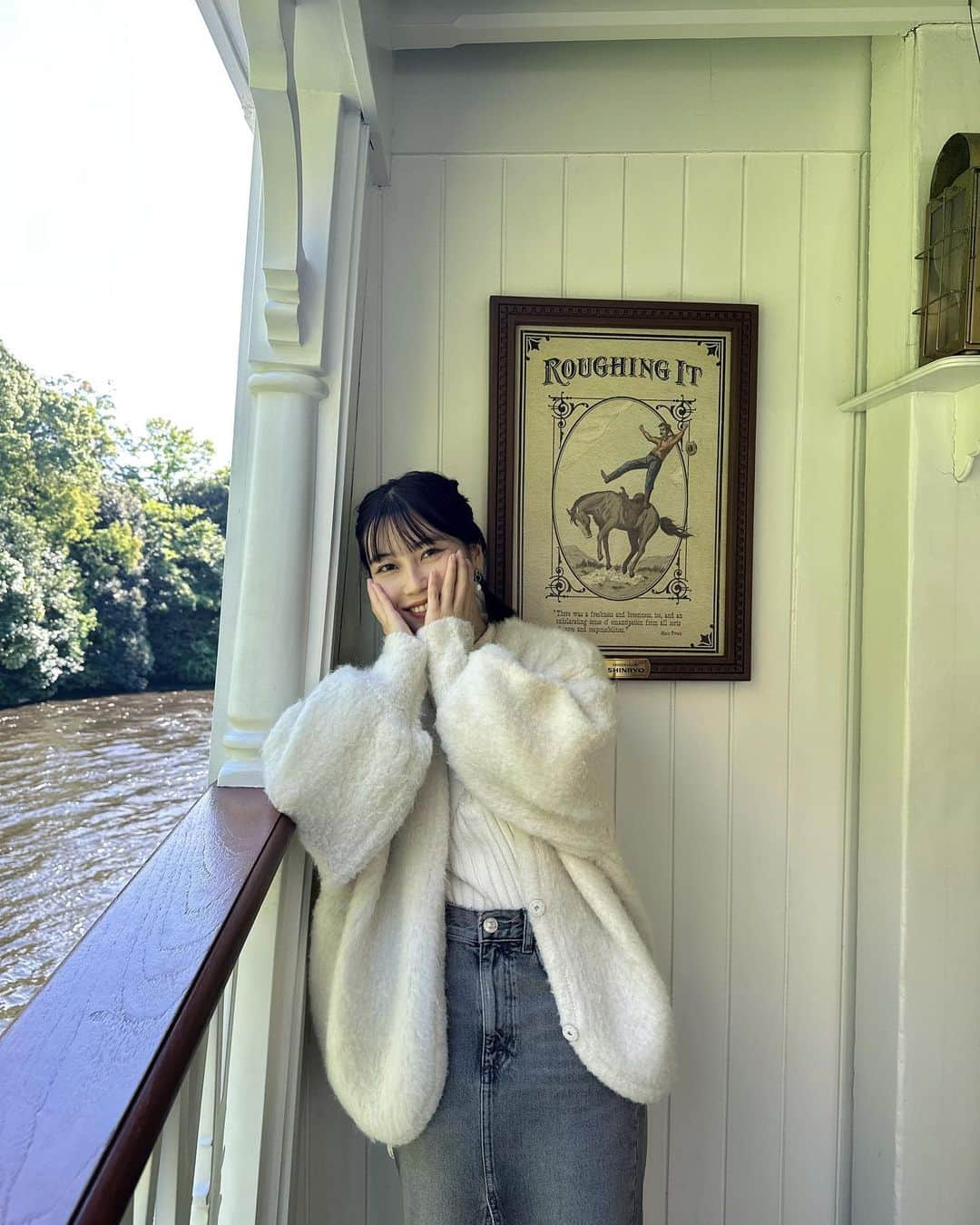 伊織いおさんのインスタグラム写真 - (伊織いおInstagram)「秋晴れでした☀️ 10.23 Disney . . . .  #ディズニー #disney #ディズニーハロウィン #ボブ #白カーディガン #アトラクション #ディズニーグルメ #グラビアアイドル」10月24日 20時13分 - iocos69