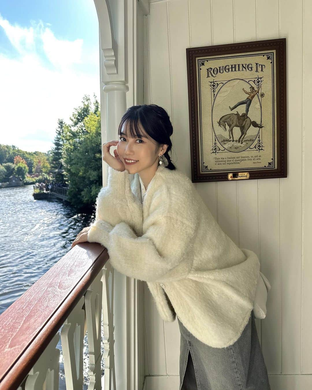 伊織いおさんのインスタグラム写真 - (伊織いおInstagram)「秋晴れでした☀️ 10.23 Disney . . . .  #ディズニー #disney #ディズニーハロウィン #ボブ #白カーディガン #アトラクション #ディズニーグルメ #グラビアアイドル」10月24日 20時13分 - iocos69