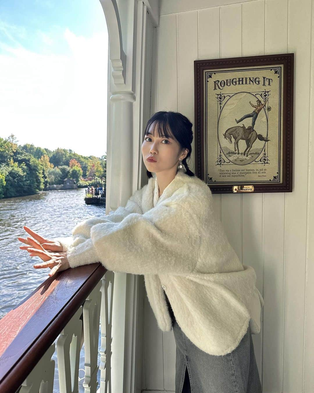 伊織いおさんのインスタグラム写真 - (伊織いおInstagram)「秋晴れでした☀️ 10.23 Disney . . . .  #ディズニー #disney #ディズニーハロウィン #ボブ #白カーディガン #アトラクション #ディズニーグルメ #グラビアアイドル」10月24日 20時13分 - iocos69