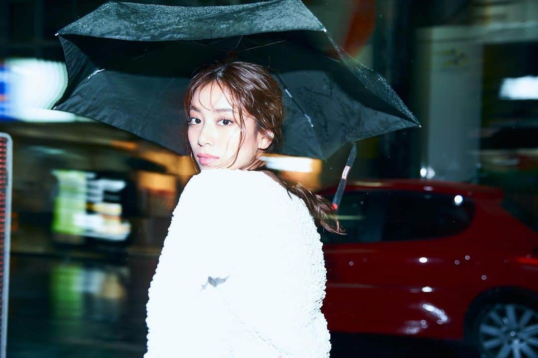 佐分利眞由奈のインスタグラム：「🌧️⚪️💠🥀  Ph @s.kiyoshi.m  Hm @king531902」