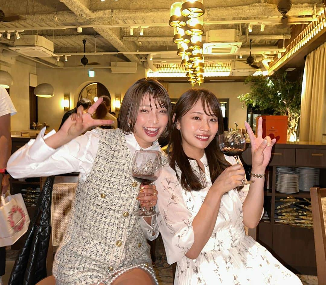 高木由梨奈のインスタグラム：「先日コンペで一緒だった越雲みなみちゃん🏌️‍♀️♡ スタイル抜群で可愛かった〜☺️ プレイ中もゴルフのアドバイスたくさんしてくれたの🥹✨  同い年の友達できて嬉しい❣️  #ゴルフ女子 #ゴルフウェア」