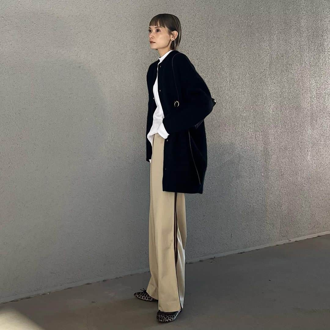 MATSUIRIHOさんのインスタグラム写真 - (MATSUIRIHOInstagram)「150cm トラックコーデ詰込み🚶🏼‍♀️  track pants / jacket： @garageofgoodclothing_official  cardigan： @elendeek  inner： @biotop_official  check shirt： @uniqlo_jp  pumps： @repettojapan  bag： @jilsander  shoes： @asics_sportstyle_jp   #pr #150cmコーデ #低身長コーデ #トラックコーデ #トラックパンツ #トラックジャケット #スニーカーコーデ #biotop  #elendeek #elendeek_knitgallery #UNIQLO #ユニクロ #uniqloコーデ #garageofgoodclothing #ガレージオブグッドクロージング #repetto #レペット #アシックス #asics #gt2160 #jilsander #今日のコーデ #秋冬コーデ #チェックシャツ」10月24日 20時24分 - rihoo914