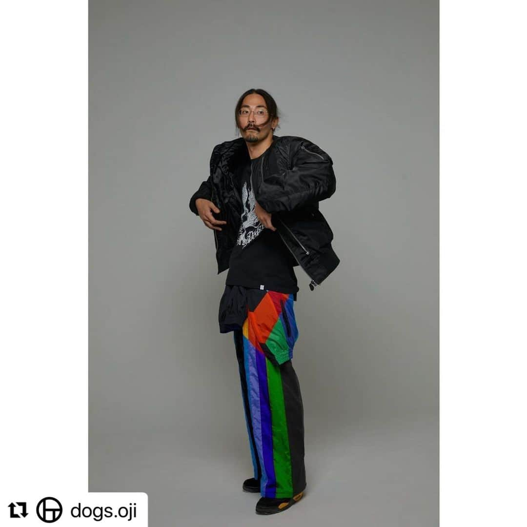 ファセッタズムのインスタグラム：「#Repost @dogs.oji with @use.repost ・・・ Dogs x @facetasmtokyo x AVIREX nylon bug ma-1 (reversible)  🧍🏻‍♂️ : @sadmadjake  📷 : @takaoiwasawa   Dogs x FACETASM  営業日 10/28(土) ,29(日) 11:00 - 19:00 東京北区豊島1-1-11 で @dogs.oji と待ってます。」