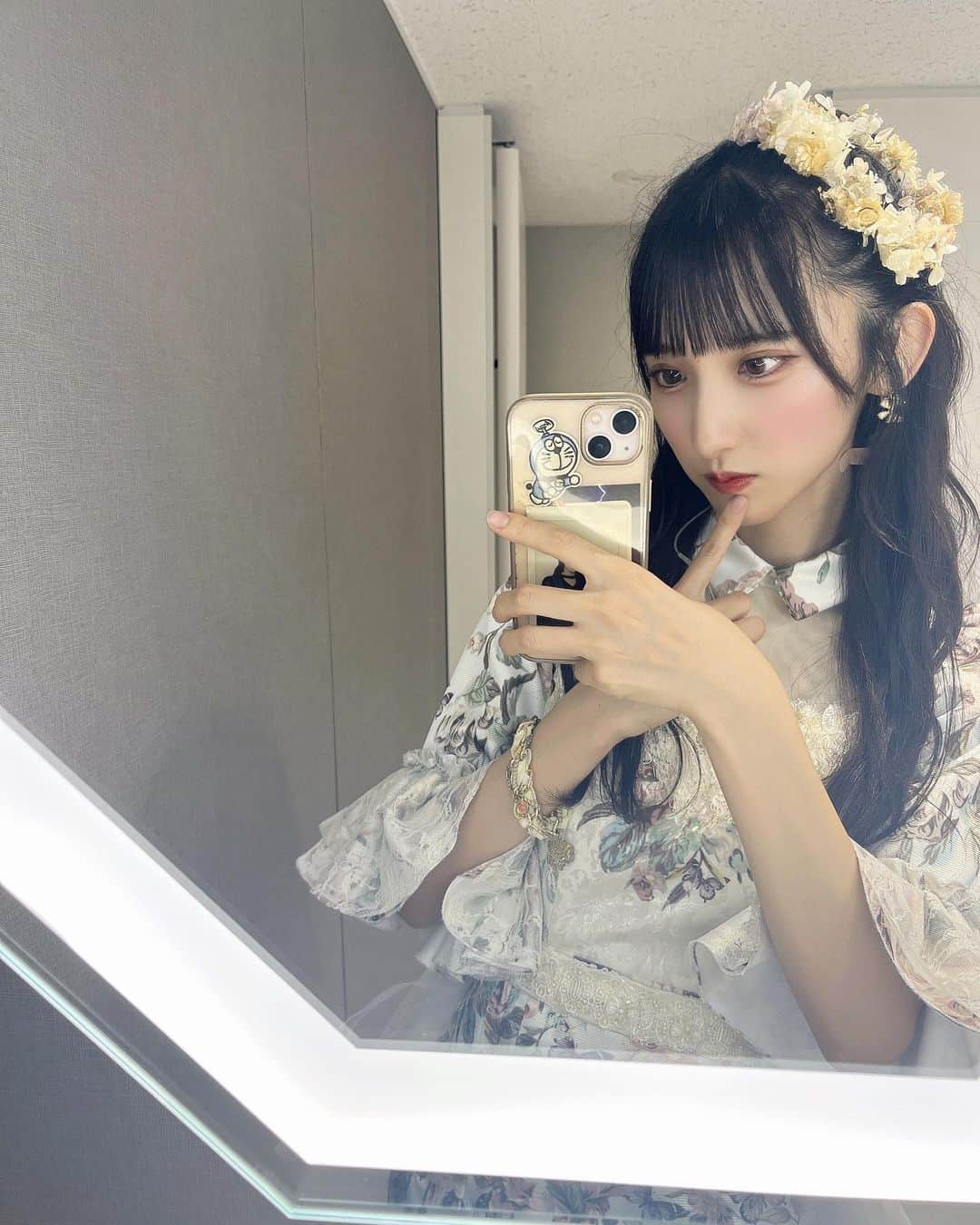 長友彩海さんのインスタグラム写真 - (長友彩海Instagram)「☺︎  "ラブラドール・レトリバー" のレコ大衣装🐾  渡辺麻友さんに合わせて フランス人形をイメージして作られた と聞いたことがあります🌛🤍  私はゆきりんさんの衣装をお借りました！ 少しタイトスカートになっててとても可愛かったです👗 こんなに大切な衣装着れて幸せです🥹♡ 可愛すぎる...  #AKB48武道館 #akb48 #長友彩海  #ラブラドールレトリバー #衣装 #オサレカンパニー さん #idol #offshot #love #instagood #photooftheday #like4like #followme #f4f」10月24日 20時22分 - ayami.n_48