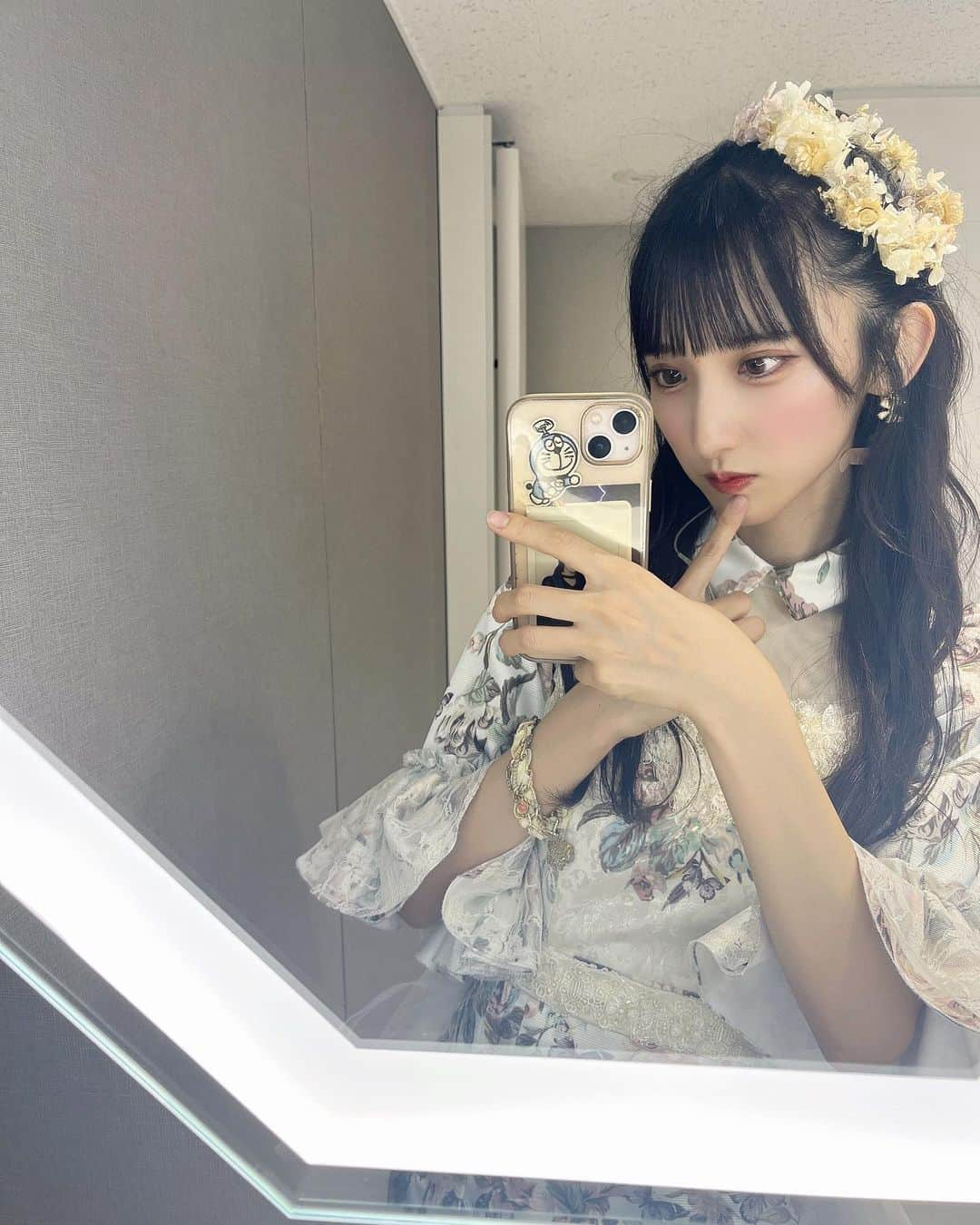 長友彩海のインスタグラム：「☺︎  "ラブラドール・レトリバー" のレコ大衣装🐾  渡辺麻友さんに合わせて フランス人形をイメージして作られた と聞いたことがあります🌛🤍  私はゆきりんさんの衣装をお借りました！ 少しタイトスカートになっててとても可愛かったです👗 こんなに大切な衣装着れて幸せです🥹♡ 可愛すぎる...  #AKB48武道館 #akb48 #長友彩海  #ラブラドールレトリバー #衣装 #オサレカンパニー さん #idol #offshot #love #instagood #photooftheday #like4like #followme #f4f」