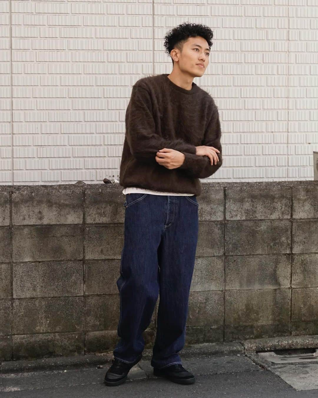 1LDKさんのインスタグラム写真 - (1LDKInstagram)「〈 UNIVERSAL PRODUCTS. 〉 ⁡  "MOHAIR CREW NECK SWEATER" COL: BROWN / D.NAVY SIZE: 2 / 3 ¥39,600 TAX IN ⁡ キッドモヘアを使用した5ゲージのモヘアクルーネック。 2色の糸を使用することで色の奥行きを出しています。 ヴィンテージのモヘアニットに見られる毛束感を出すために加工を施しており、幅広いスタイリングにアクセントとして加えることもできます。 ⁡ 着用詳細 Page2: 181cm / SIZE3 Page3: 167cm / SIZE2 ⁡ 取扱店舗 1LDK ( @1ldk_nakameguro ) 1LDK AOYAMA ( @1ldk_aoyama )  1LDK kyoto ( @1ldk_kyoto )  1LDK ONLINE STORE  ⁡ #universalproducts @universal__products #1ldk #1ldkaoyama #1ldkkyoto #1ldkshopofficial」10月24日 20時22分 - 1ldk_shop