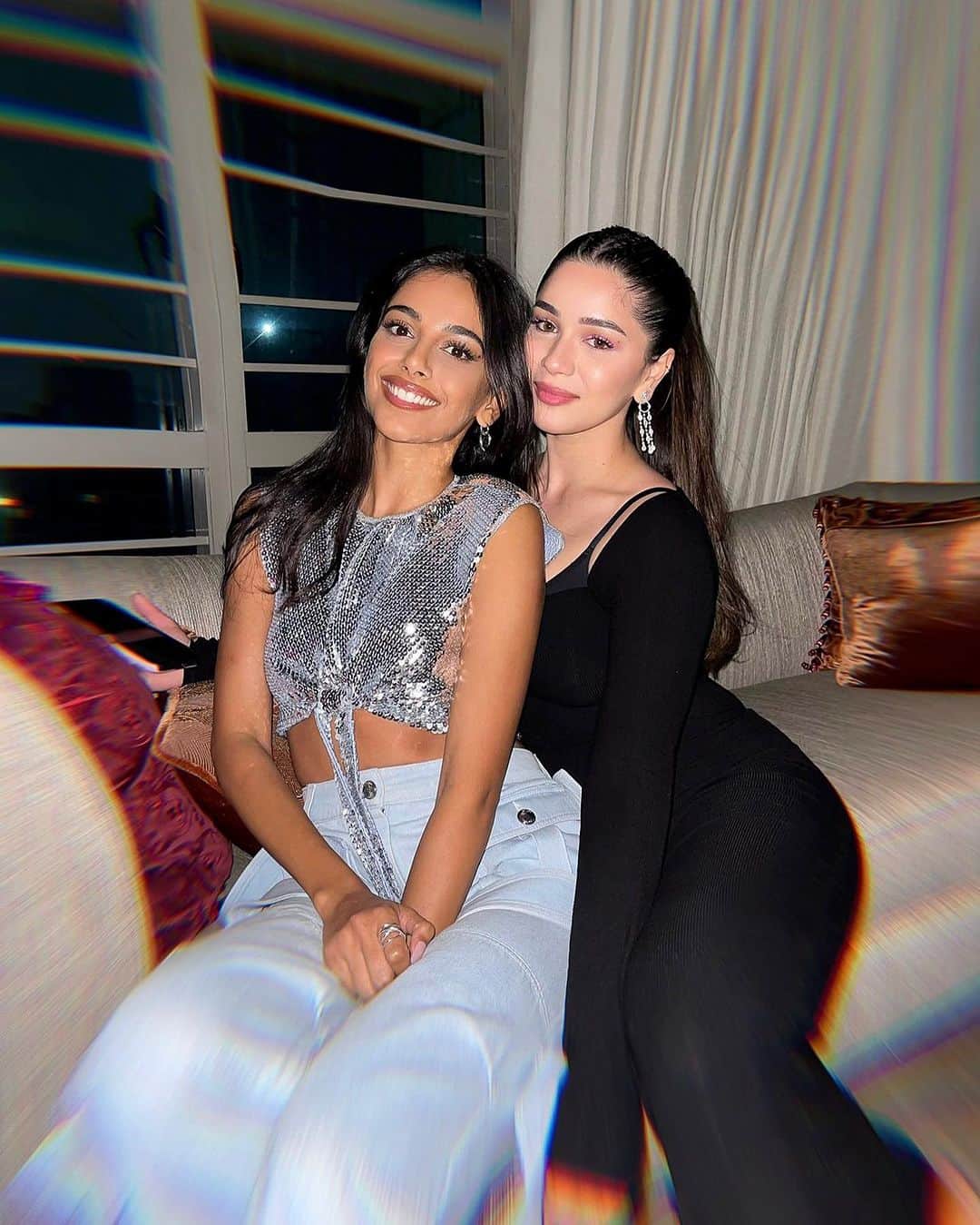 Banita Sandhuのインスタグラム：「sara zamanaaaaa 🌏」