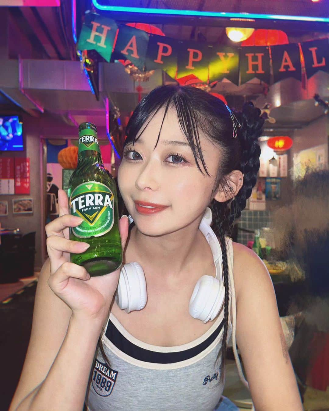 蒼猫いなさんのインスタグラム写真 - (蒼猫いなInstagram)「乾杯シリーズ🤤🍺💕 . . . . . . . #グラビアモデル #グラビアアイドル #グラビア撮影 #プール開き #水着ギャル #水着 #ビキニ #プール #プール撮影会 #蒼猫いな #海 #shein #ビキニ女子 #ビキニギャル #韓国コーデ #韓国ヘア #モデル撮影 #撮影モデル #韓国ファッション #페션스타그램 #pharfaite #ootd #野球好き #チャックテイラー #チャックテイラー70s #converse #コンバースコーデ #chucktaylor」10月24日 20時41分 - inacoscos