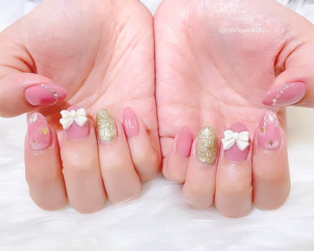 ネイルサロンならネイルクイックのインスタグラム：「@nailquick パーツの持ち込みOK です🎀🙆🏼‍♀️⁣ デザインに使われているパーツ等は、各店によって在庫状況が異なりますので事前にご連絡いただけますとスムーズです🙏🏻⁣ ⁣ ⁣ 〰️🏷①⁣ @nailquick0kj ⁣ ネイルクイックイオン小牧店⁣ ⁣ ⁣ 〰️🏷②⁣ @nailquick_atre_matsudo⁣ ネイルクイックアトレ松戸店⁣ ⁣ ⁣ 〰️🏷③⁣ @nailquick_azabujuban⁣ ネイルクイック麻布十番店premium⁣ ⁣ ⁣ 〰️🏷④まいめ⁣ @nailquick_atre_akihabara⁣ ネイルクイックアトレ秋葉原1店⁣ ⁣ ⁣ 〰️🏷⑤まいめ⁣ @nailquick_atre_kameido⁣ ネイルクイックアトレ亀戸店⁣ ⁣ ⁣ ⁣ ⋱⋰ ⋱⋰ ⋱⋰ ⋱⋰ ⋱⋰ ⋱⋰ ⋱⋰⁣ ⁣ デザインに使われているカラー、ストーン、パーツ等に関しましては、店舗によって在庫状況が異なります。⁣ 在庫切れの場合は、似ているカラー、ストーン、パーツをご案内させていただくことがございますので、あらかじめご了承ください。⁣ ⁣ ⁣ ━━━━━━━━━━━━━━━━━━⁣ 📲@nailquick ネット予約のメニュー⁣ ⁣ 【ハンド】ジェルコース＋フレンチなどお好みのアート両手4本以上（税込8800円＋アート代別）（目安:1時間45分） ⁣ ━━━━━━━━━━━━━━━━━━⁣ ⁣ ⁣ ⋱⋰ ⋱⋰ ⋱⋰ ⋱⋰ ⋱⋰ ⋱⋰ ⋱⋰⁣ ⁣ ⁣ 🟫#ネイルサロン は @nailquick⁣ 🟪#ジェルネイル は @nailparfaitgel⁣ ⬜️#ハンドケア には @spanail_product⁣ ⁣ ⁣ ⁣ 🤚🏼✋🏼 #ネイルクイック⁣ ⁣ お爪の健康を考えたネイル専門店⁣ ケア、マニキュア、ジェルネイル、お客さまのご要望やお爪の状態を伺い、一人ひとりにあうメニューをご提供します。⁣ ⁣ ⋱⋰ ⋱⋰ ⋱⋰ ⋱⋰ ⋱⋰ ⋱⋰ ⋱⋰⁣ ⁣ ⁣ #パーツネイル #パーツ持込OK #リボンネイル #ゆめかわネイル #フレンチネイル #ガラスフレンチ #レオパードネイル #スタッフネイル #流行りネイル #トレンドネイル」