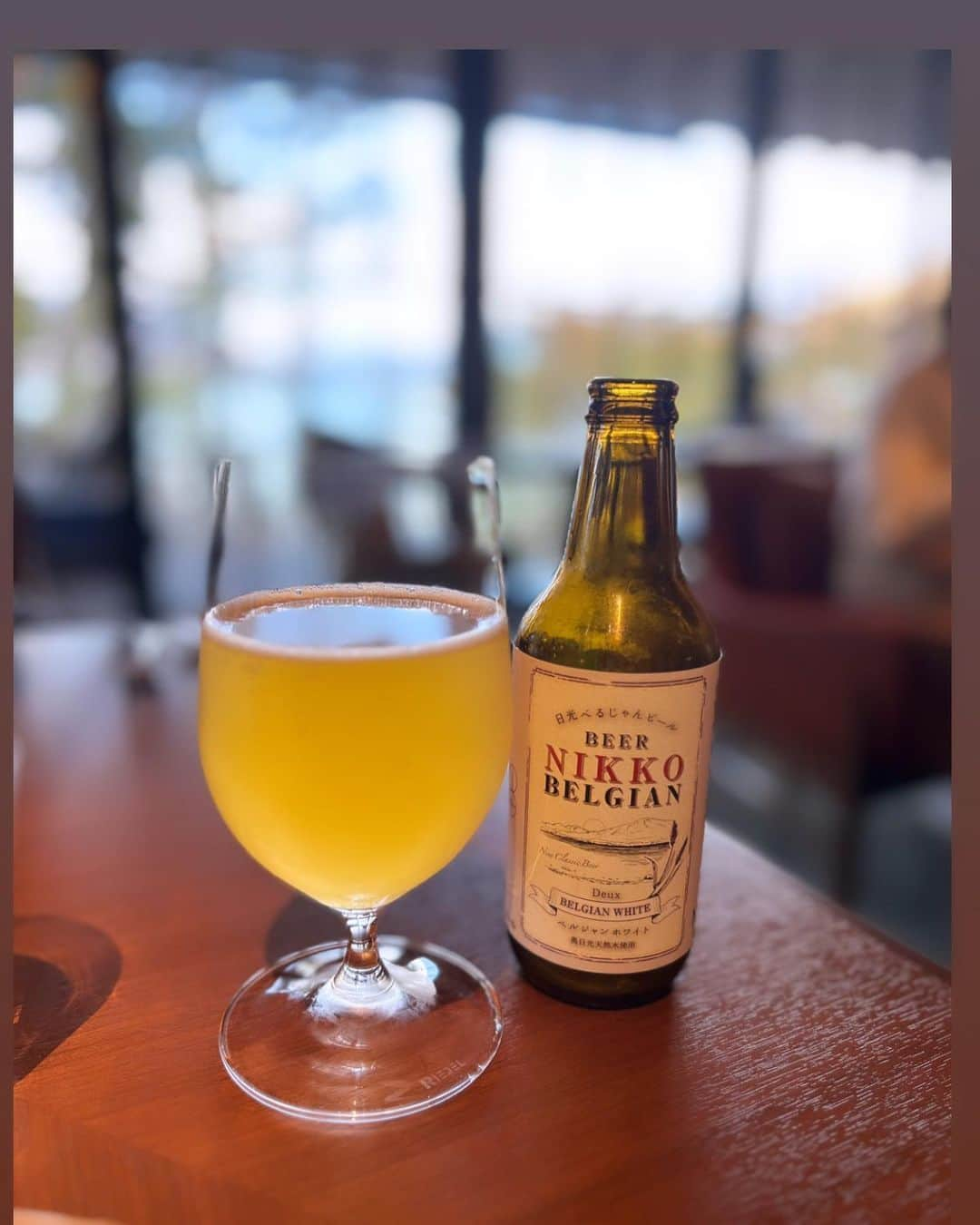 RINAのインスタグラム：「Lunch time 🙃😃   お疲れ様の🍺   🥗シュクリーヌレタスと栃木県産彩り野菜 日光御養卵 ハモンセラーノ パルメザンチーズのクリーム。  🍕 栃の木まいたけのピッツァ トリュフとモッツァレラチーズ。  どれもとっても美味しくて😋 帰りのバスはグッスリと😴  #theritzcarltonnikkolakehouse」