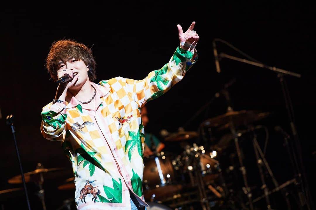 竹中雄大のインスタグラム：「海外初ライブは韓国にて！ 2023.10.22 at MAPO ARTS CENTER 熱気がとにかく凄すぎて大好きになりました。 また来年も行きたいですね！  そして喉のことで心配かけちゃってごめんね。 アンコール歌えなかった分次行く時は 今回以上に気合い入れたセットリストで挑むね。  本当に最高の時間でした。カムサハムニダ！！  한국의 여러분 고마워  後日またオフショットもあげるね！」