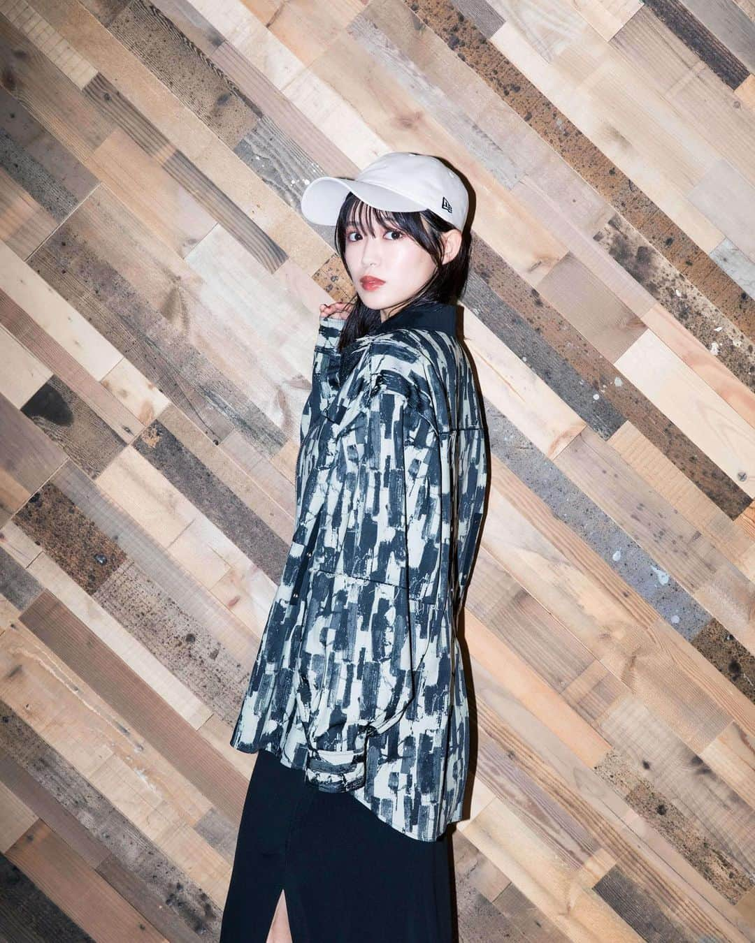 山口乃々華のインスタグラム：「@newerajapan   NEW ERA BOOK  The NEW ERA® BOOK / Fall & Winter 2023 発行：株式会社シンコーミュージック・エンタテイメント 発売日：10月26日(木)  載せていただいています。 チェックよろしくお願いします✨」