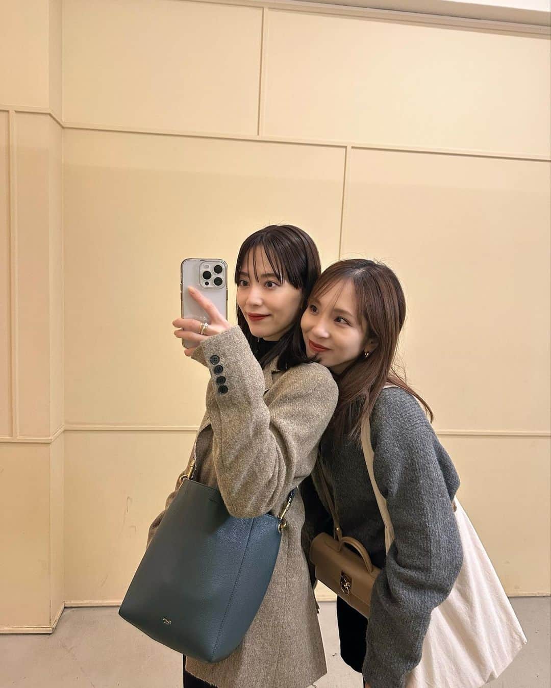 福長優のインスタグラム：「✈️🫧  ゆりあと2泊3日でSeoul旅🇰🇷✈️ (@yuriang_ ) ずっと楽しくて、笑い泣きして 自分へのご褒美旅行になった🥹💖‼︎  ゆりあがyoutubeで分かりやすく 動画UPしてくれるから 私はただ、ただ思い出写真を投稿！笑  リサーチしまくって行ったから ごはんもカフェもお洋服屋さんも 行きたい所いけたっ‼︎♡♡♡  今までとは全く違う韓国を味わえたなぁ〜💫  思い出として投稿したいので しつこいと思うけどごめんね🫶🏻  ジュノ、お見送りありがと、ばいばい〜　え。 #韓国旅行 #2泊3日の旅」