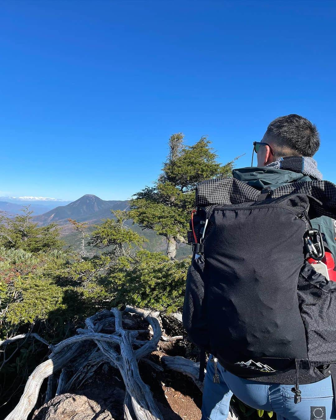 ピカ子のインスタグラム：「絶好の秋晴れ。 厳しさがない山行も楽しいね😊」