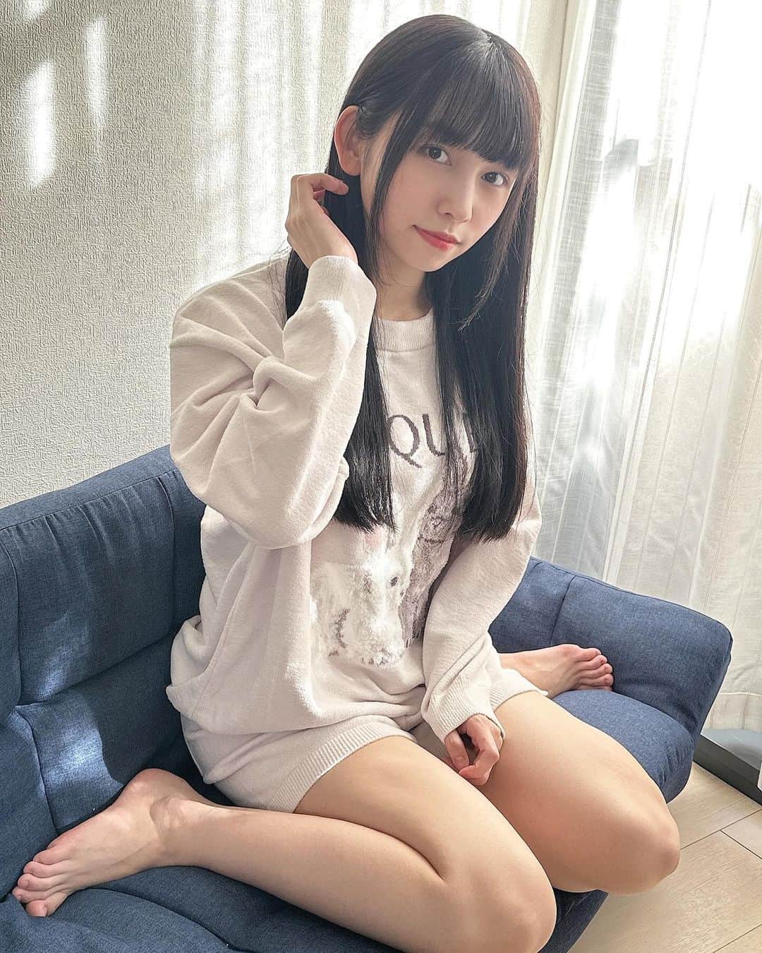 早川真由のインスタグラム：「女の子👧 ⁡ ⁡ #instagood  #instpic #instlaike #model  #me #japanesegirl #japaneseidol #l4 #l4l #kawaii #kawaiigirl #黒髪 #黒髪ストレート #暗髪 #自撮り #自拍 #粉我 #拍攝  #좋아요환영 #自撮り女子 #インフルエンサー #selfie #followｍe #グラビア #グラビアモデル #グラビアアイドル #太もも #水着 #水着女子 #ビキニ」
