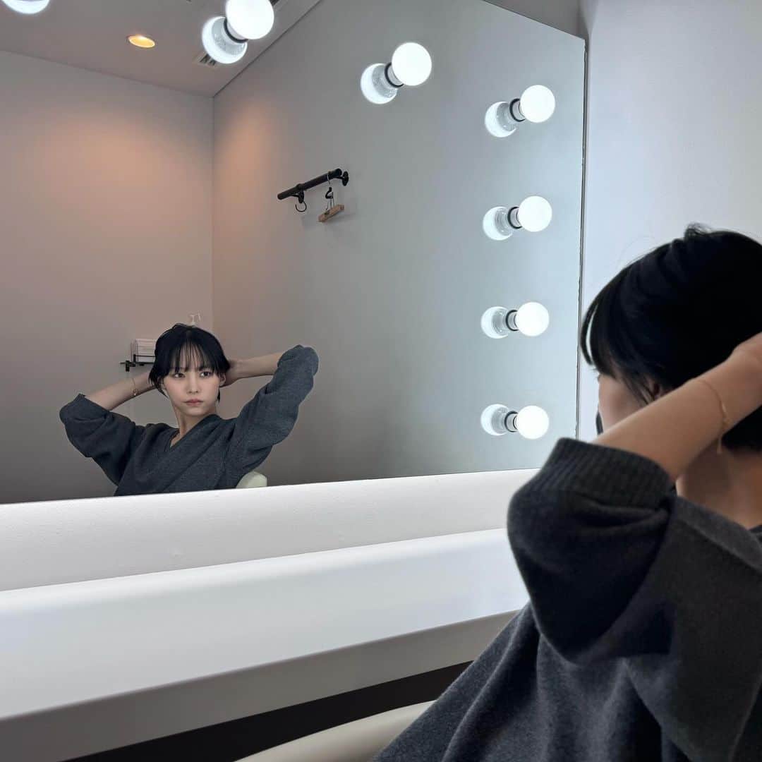 南沙良のインスタグラム：「しっぽを見ると心が浮き立つ。。 しっぽでビンタされたい、実に本望。」