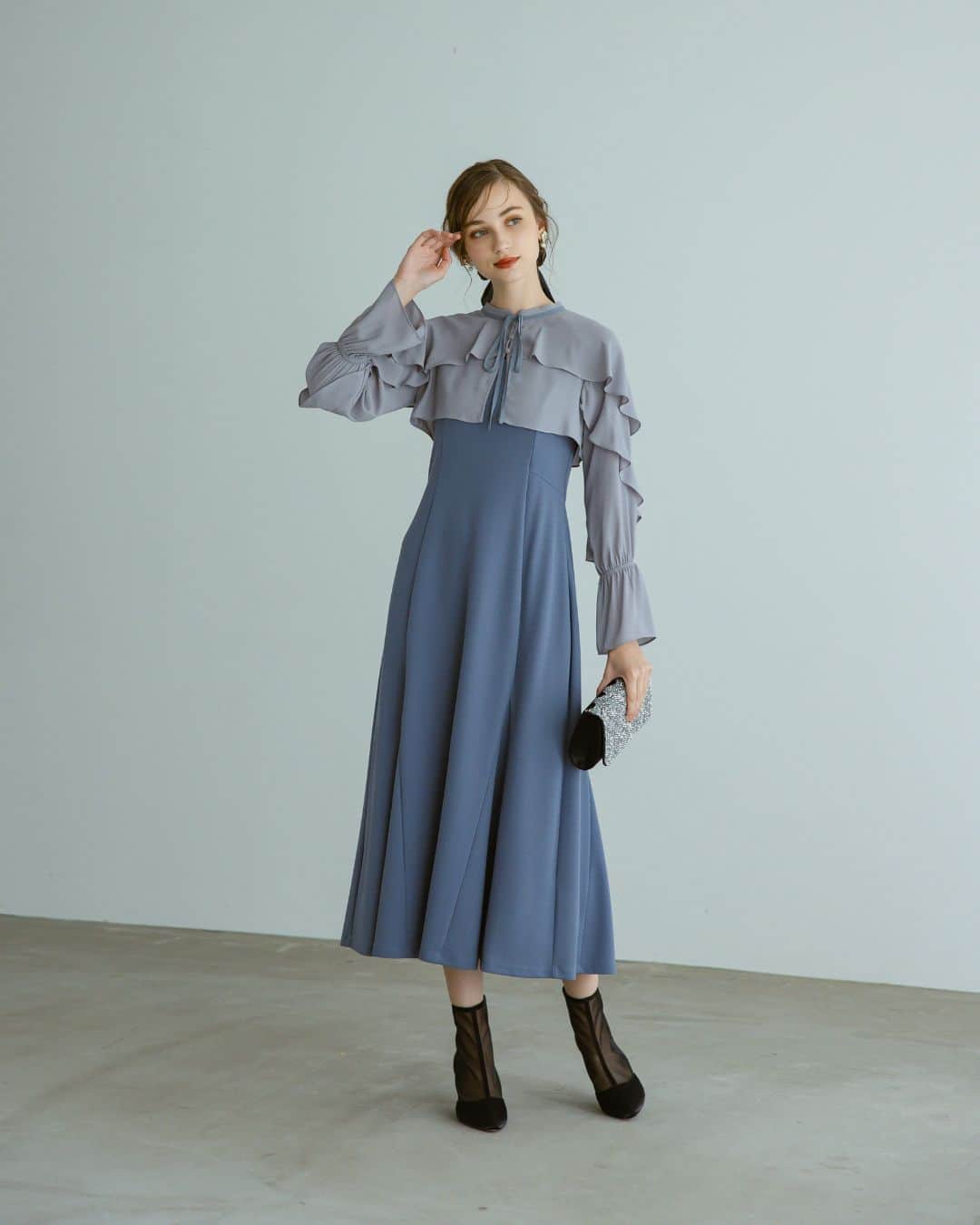 Dorry Dollさんのインスタグラム写真 - (Dorry DollInstagram)「【 398 】  ラッフルブラウスセットドレス Ruffle Blouse Set Dress  ２色のカラーを合わせることで自分らしさを 表現できるクラシカルなセットドレス🌿✨  ふんわりとしたラッフルデザインは柔らかな女性を表現。 スカートのボリュームを加えることで 美しいシルエットで着こなすことができます🌹  お呼ばれドレスを選ぶならDorryDollで決まり🤍 みなさんの着用の感想。 タグ付けお待ちしております♪  . ・ ・  #結婚式コーデ #結婚式ドレス #結婚式参列 #お呼ばれドレス #お呼ばれワンピ #フォーマルドレス #お食事会 #デートコーデ #ディナーコーデ #オケージョン #パーティードレス #ホカンス #新作ドレス #チラ見せ #dorrydoll #ドリードール」10月24日 20時45分 - dorry_doll_official