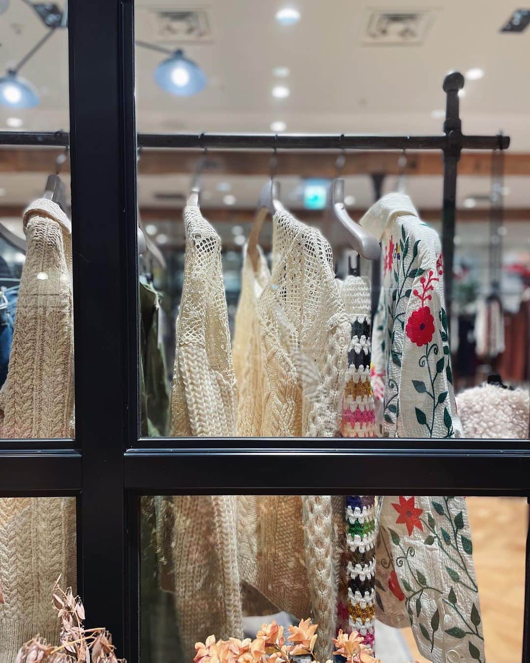 IÉNA LA BOUCLEのインスタグラム：「. 本日もご来店ありがとうございました。 またのお越しをお待ちしております。  #ienalaboucle#iena_la_boucle」