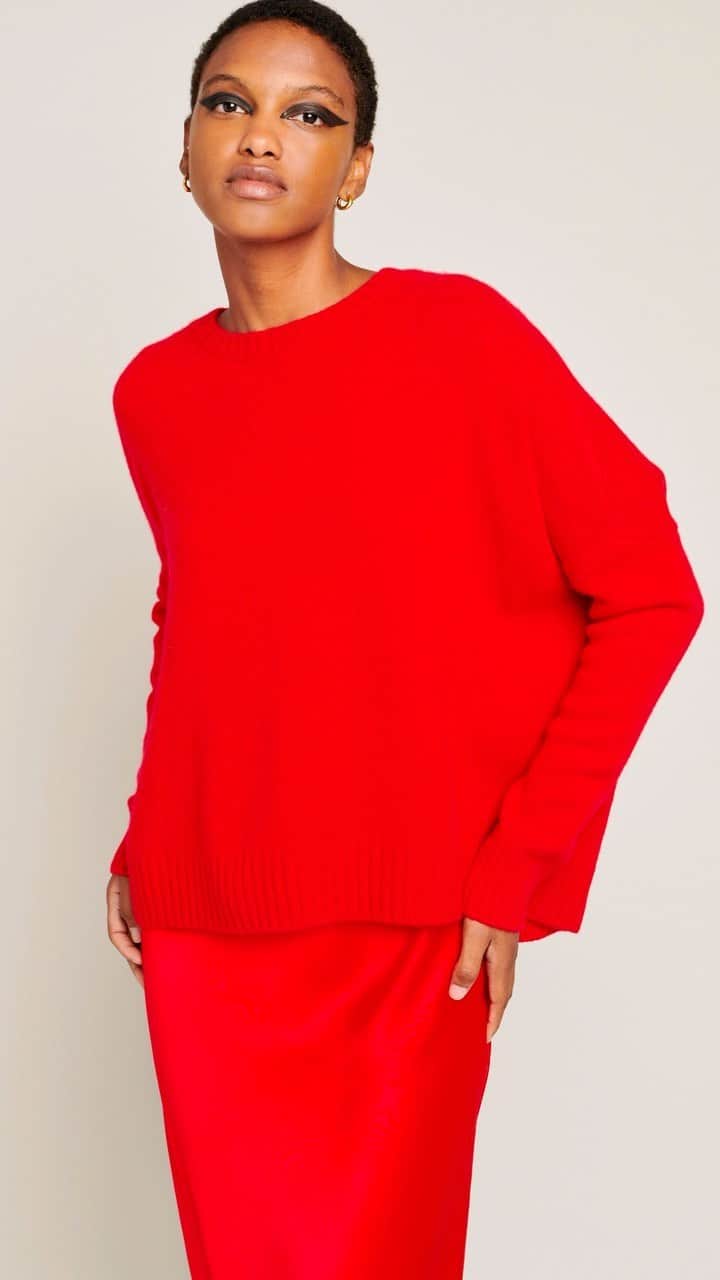 オーガニックバイジョンパトリックのインスタグラム：「RED HOT Discover the Amanda in 100% silk and our most wanted cashmere wide pullover  organicbyjohnpatrick.com  #cashmere #silk #organicbyjohnpatrick  #fashion #style」