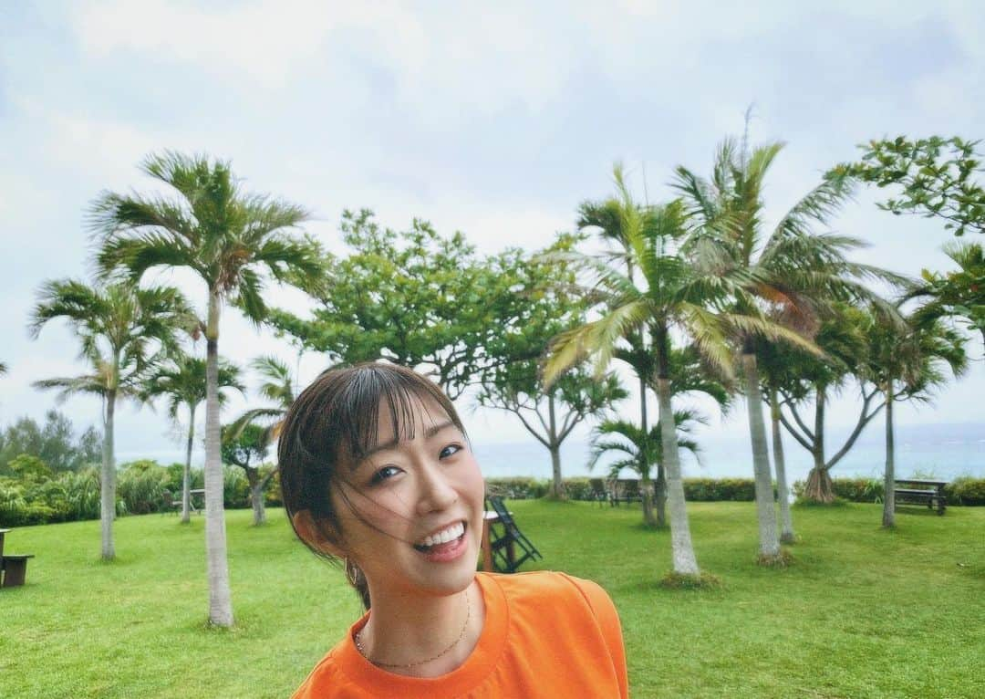 津田菜都美のインスタグラム：「* 休憩中しょっと☕🧡🌴」