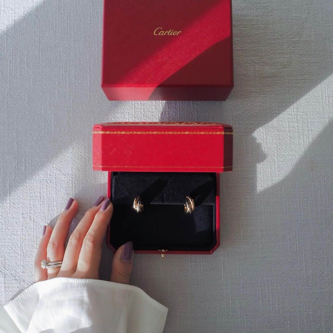 naho_7さんのインスタグラム写真 - (naho_7Instagram)「. I like not only orange boxes but also red ones haha🎁  #cartier #cartierlove #cartiertrinity #cartierearrings #カルティエ #トリニティ #カルティエトリニティ」10月24日 20時53分 - naho_7