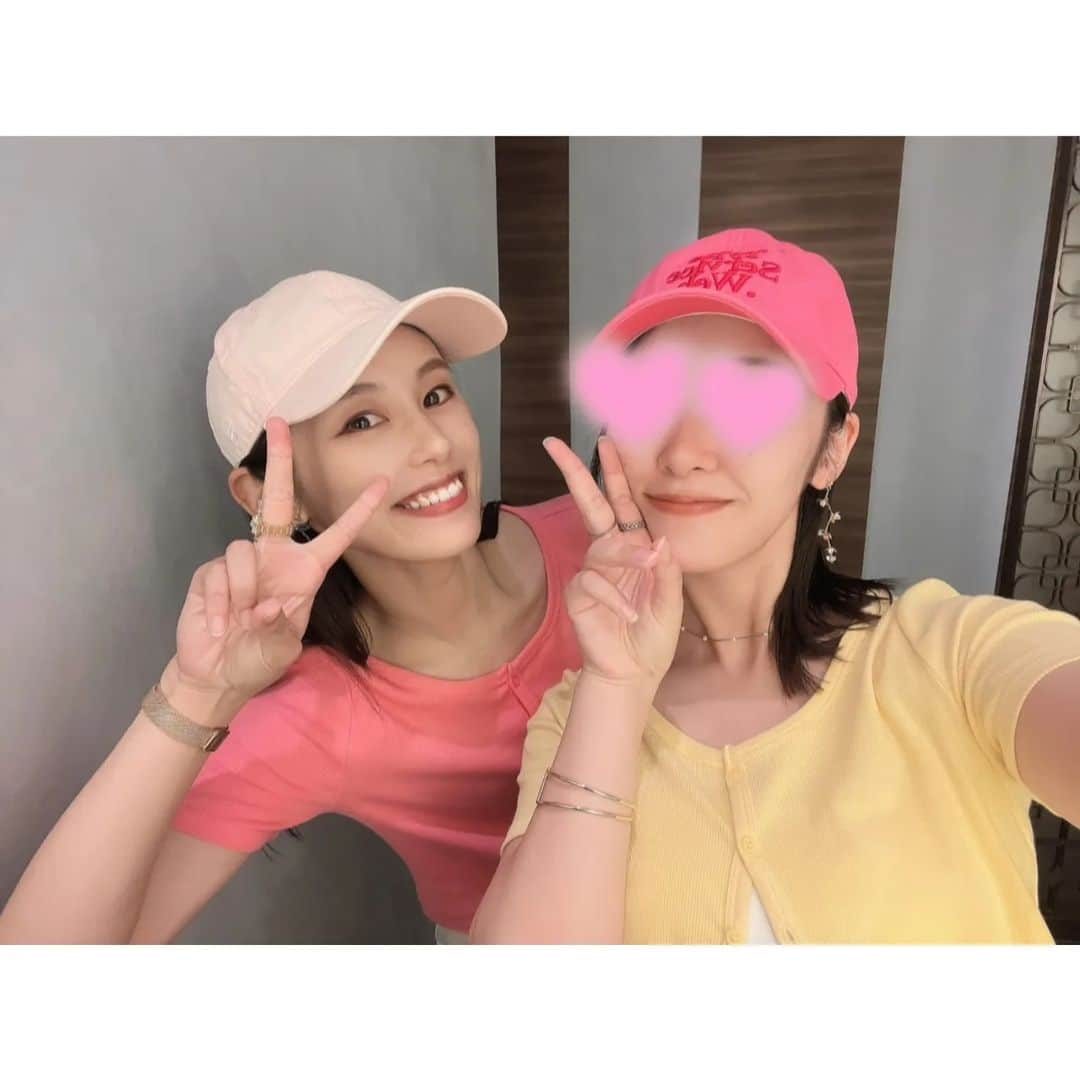 杉原枝利香さんのインスタグラム写真 - (杉原枝利香Instagram)「#berbie 💗💗💗  ピンクコーデしてバービー鑑賞たのしかったな💞  ピンクといえば10月はピンクリボン月間♪ 女性としての健康Life意識していこう〜( * ॑˘ ॑* ) ⁾⁾ バービーもバービーの世界と人間の世界の違いに翻弄されながらも自分の幸せを選択していく映画です✨ またそれぞれのアイテム紹介もしていきます😊  −−−−−−−−−−−−−−−−−−−−−−−−−−−−− #ピンクリボンコンテスト2023 に参加中！ イイネやコメントで応援してね♡ −−−−−−−−−−−−−−−−−−−−−−−−−−−−− #ピンクリボン運動 #ピンクリボン #belletiaparis #pgブラ #aib #アイブ #ルルホワイト #ホワイトニング #セルフホワイトニング #ホームホワイトニング #makarizo #makarizohairenergy #クリームバス #バリスパ #リスドール #ジェルネイルシール #セルフネイル #lysdor #hadatoiro #リポソーム #深処方 #CBD #CBDオイル #ネイチャーカン #エヌノーズ #綿中くん #がん早期発見 #がん検査」10月24日 12時01分 - erikasugihara