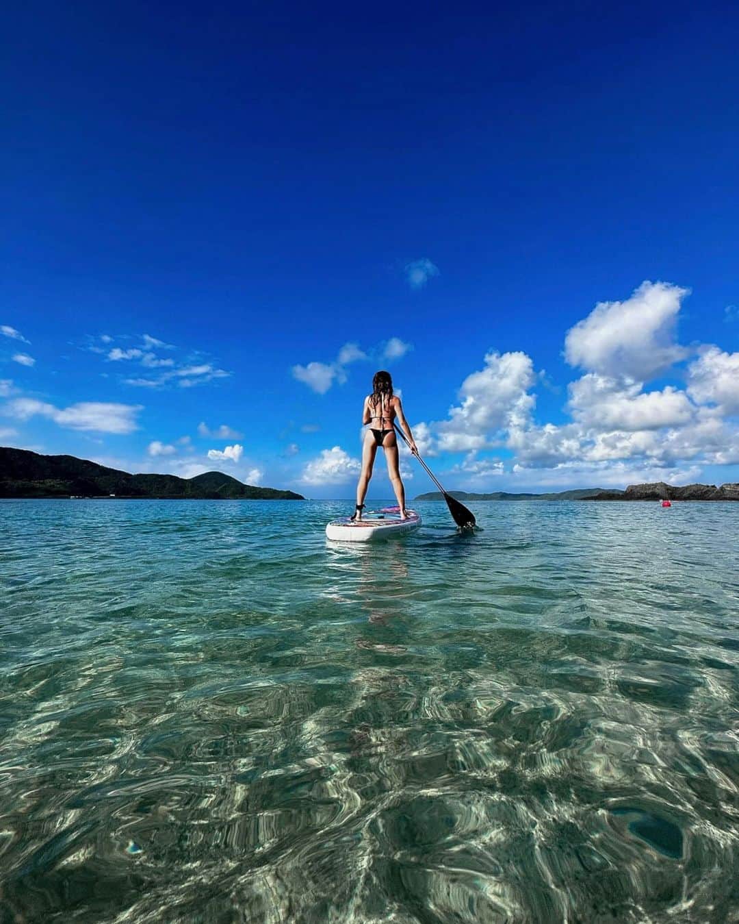 のインスタグラム：「#sup 🩵  #体幹トレーニング になる🦩  あと  めちゃくちゃ日に焼ける☀️笑  ────────────────────────── #サップ#サップ女子 #奄美大島」