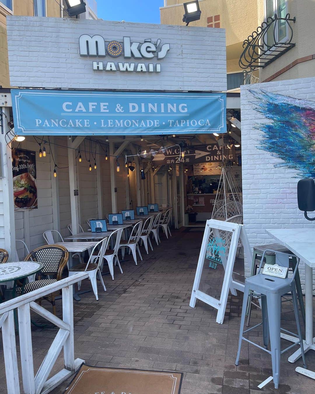 高木勇人さんのインスタグラム写真 - (高木勇人Instagram)「テディーズビガーバーガー江ノ島店アンバサダーになりました‼️🍔‼️🍔  ２２年連続ハワイベストバーガー賞を受賞中です🍔  凄すぎる。。。食べればわかる22年連続受賞‼️  めっちゃ美味しかった😋江ノ島に来たら絶対食べてください！  この投稿見せたらドリンク無料になるのでお忘れなく‼️  @teddysbiggerburgersjapanをフォロー+この投稿を店頭で提示すると ドリンクが1杯無料(サイドメニューを除くフードご注文時に限る)  ・ハワイの味をおうちで楽しめるオリジナルバーガー宅配セットの販売開始 TEDDYSの本場の味を家でも楽しめる @all_hawaii_style で販売中  ・キッチンカーでも販売、キッチンカー出店依頼も募集  #高木勇人 #pr#テディーズビガーバーガー#公式アンバサダー#ハンバーガー#グルメバーガー#ハワイハンバーガー#teddysbiggerburgers#キャンペーン#通販#フォロ割#キッチンカー #江ノ島グルメ#江ノ島カフェ#江ノ島ハンバーガー」10月24日 12時27分 - hayatotakagi4749