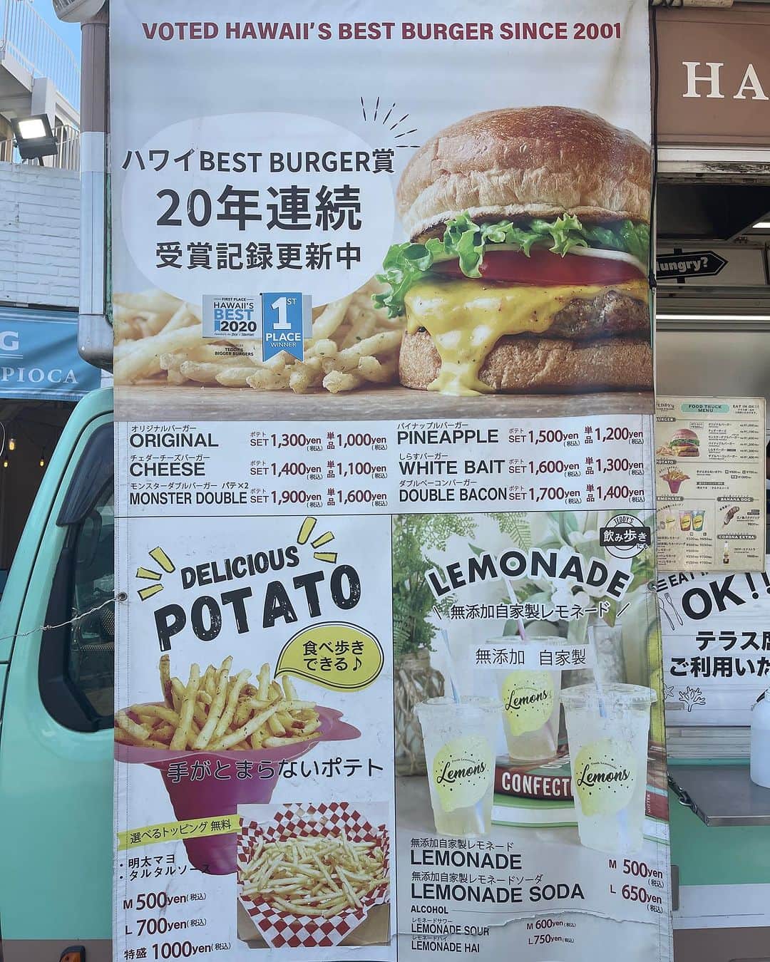 高木勇人さんのインスタグラム写真 - (高木勇人Instagram)「テディーズビガーバーガー江ノ島店アンバサダーになりました‼️🍔‼️🍔  ２２年連続ハワイベストバーガー賞を受賞中です🍔  凄すぎる。。。食べればわかる22年連続受賞‼️  めっちゃ美味しかった😋江ノ島に来たら絶対食べてください！  この投稿見せたらドリンク無料になるのでお忘れなく‼️  @teddysbiggerburgersjapanをフォロー+この投稿を店頭で提示すると ドリンクが1杯無料(サイドメニューを除くフードご注文時に限る)  ・ハワイの味をおうちで楽しめるオリジナルバーガー宅配セットの販売開始 TEDDYSの本場の味を家でも楽しめる @all_hawaii_style で販売中  ・キッチンカーでも販売、キッチンカー出店依頼も募集  #高木勇人 #pr#テディーズビガーバーガー#公式アンバサダー#ハンバーガー#グルメバーガー#ハワイハンバーガー#teddysbiggerburgers#キャンペーン#通販#フォロ割#キッチンカー #江ノ島グルメ#江ノ島カフェ#江ノ島ハンバーガー」10月24日 12時27分 - hayatotakagi4749