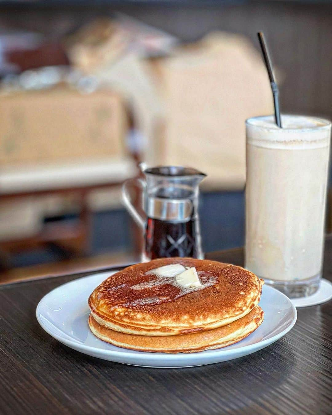 能美黎子さんのインスタグラム写真 - (能美黎子Instagram)「・ もちもちのパンケーキ🥞が好みで 探して見つけたお店が  代官山にある 代官山パンケーキカフェClover's  @pancake_daikanyama   パンケーキが流行る前からある パンケーキに拘った専門店。  フレンチ出身のオーナーがつくる米粉を使った もっちもちのパンケーキが名物🥞  ハンバーグセット　1595円 ハンバーグ、パンケーキ、サラダとスープがセット。  パンケーキは、 塩味と甘さの絶妙さが◎ もちもちで、ぺろっと完食。 シロップのサラサラで甘すぎないかんじもよかったな。  ハンバーグも美味しくて、 コスパも良いし大満足。  ———————  代官山パンケーキカフェClover's  @pancake_daikanyama  東京都渋谷区代官山町18-8  堀井代官山ビル２Ｆ 03-3770-2733 １１時００分～２0時00分（ラストオーダー） 定休日　水曜日  ———————  #代官山パンケーキカフェclovers #代官山カフェクローバーズ #代官山カフェ #代官山ランチ #代官山グルメ #美味しいもの巡り #美味しいもの #パンケーキ巡り #パンケーキランチ #パンケーキカフェ #もちもちパンケーキ #米粉パンケーキ #カフェ巡り #カフェランチ #コスパ良し #また食べたい #食べログ3点5以上#パンケーキ好きな人と繋がりたい」10月24日 12時59分 - reikonohmi