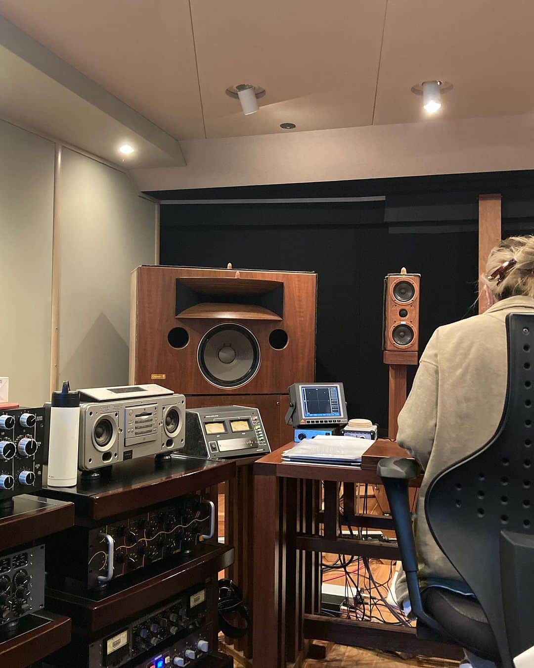 川江美奈子のインスタグラム：「令奈さんと仲間達。  #mastering #小柳令奈 さん」