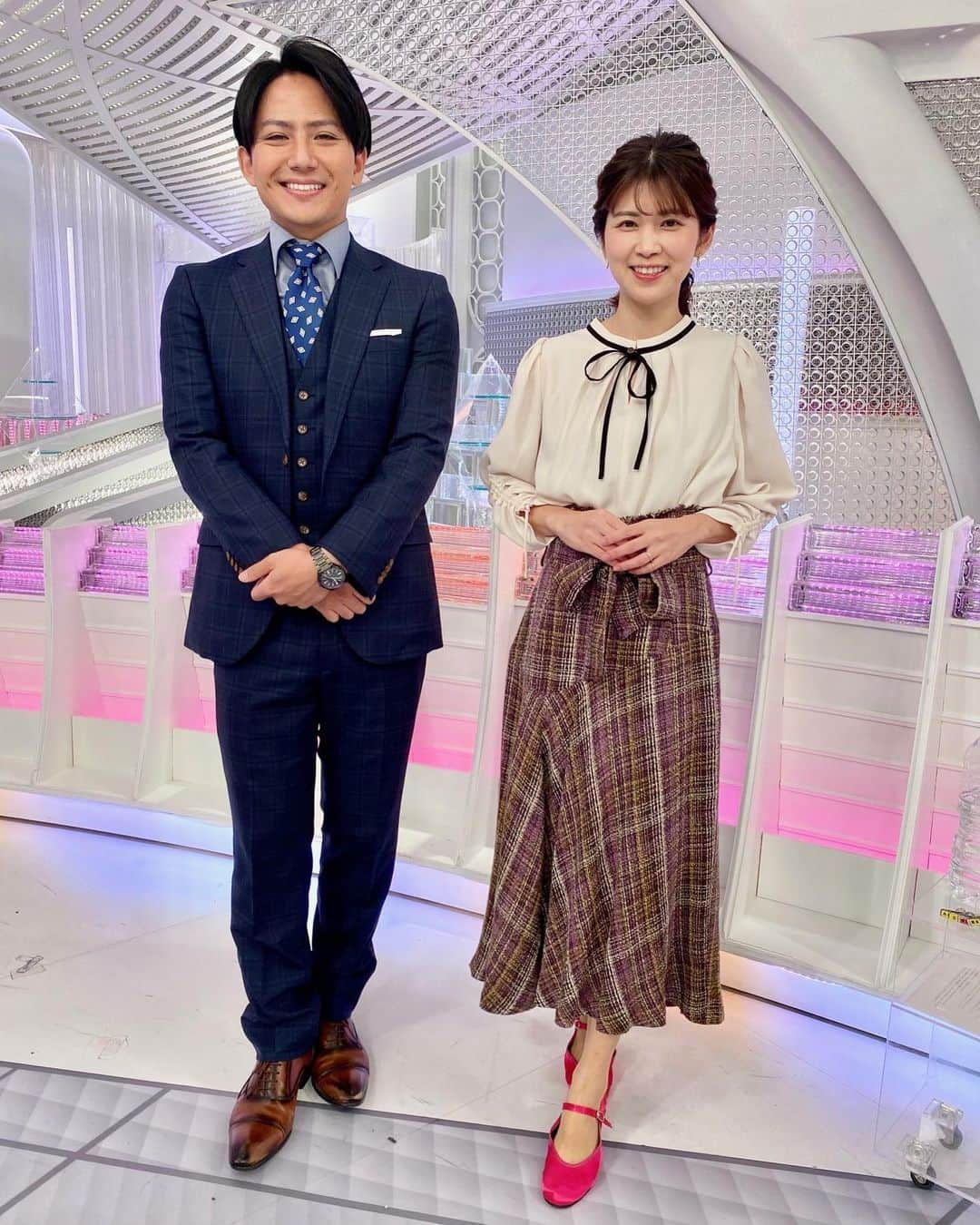 フジテレビ「Live News days」さんのインスタグラム写真 - (フジテレビ「Live News days」Instagram)「きょうも日中は上着いらずの暖かい陽気です。 夜との寒暖差が大きくなりそうなので、羽織り物を持ってお出かけください。  竹内アナ トップス　#nolleys @nolleys_official スカート　#stola @stola.jp  安宅アナ スーツ @hanabishihousei ネクタイ  #FAIRFAX  #島田彩夏 #立本信吾 #安宅晃樹 #竹内友佳 #アナウンサー #フジテレビ #ライブニュースデイズ #livenewsdays #ファッション #コーディネート」10月24日 13時22分 - live_news_days