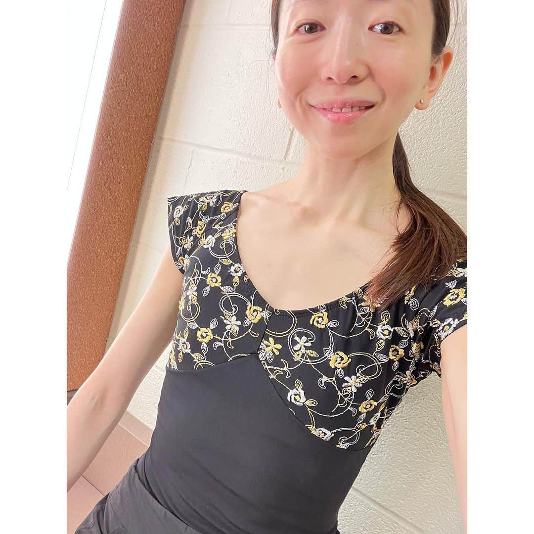 加治屋百合子さんのインスタグラム写真 - (加治屋百合子Instagram)「・ Before after during “TuTu” performance a month ago😆 Beautiful eotards from @sylphynes ♥️  1ヶ月前に踊ったミックスプログラム公演より  素敵なレオタードのビフォーアフター♥ @sylphynes  #ballet #ballerina #dance #dancer #artist #asian #japanese #houstonballet #costume #leotard #houston #thankful #バレエ #バレリーナ #ダンス #ダンサー #アーティスト #衣装 #レオタード #感謝」10月24日 13時37分 - yuriko_kajiya