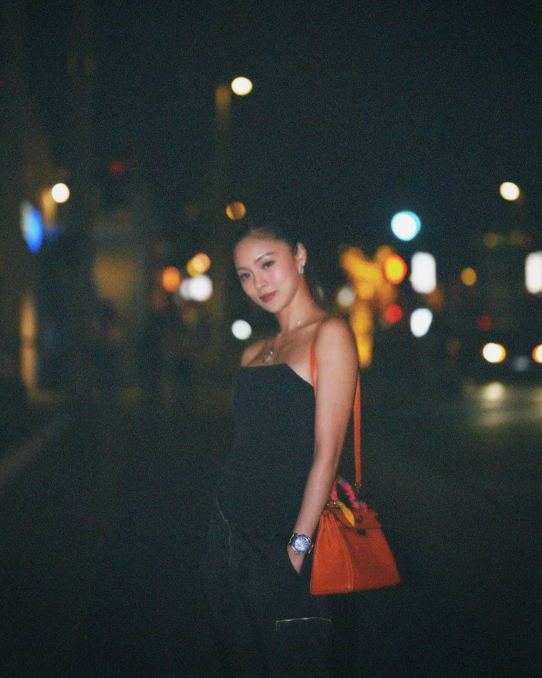 Kim Chiuのインスタグラム：「City of blinding lights!!!💫 “𝑭𝒆𝒂𝒓 𝒊𝒔 𝒂 𝒓𝒆𝒂𝒄𝒕𝒊𝒐𝒏, 𝑪𝒐𝒖𝒓𝒂𝒈𝒆 𝒊𝒔 𝒂 𝒅𝒆𝒄𝒊𝒔𝒊𝒐𝒏."   #Chiurista #ootdksyc」