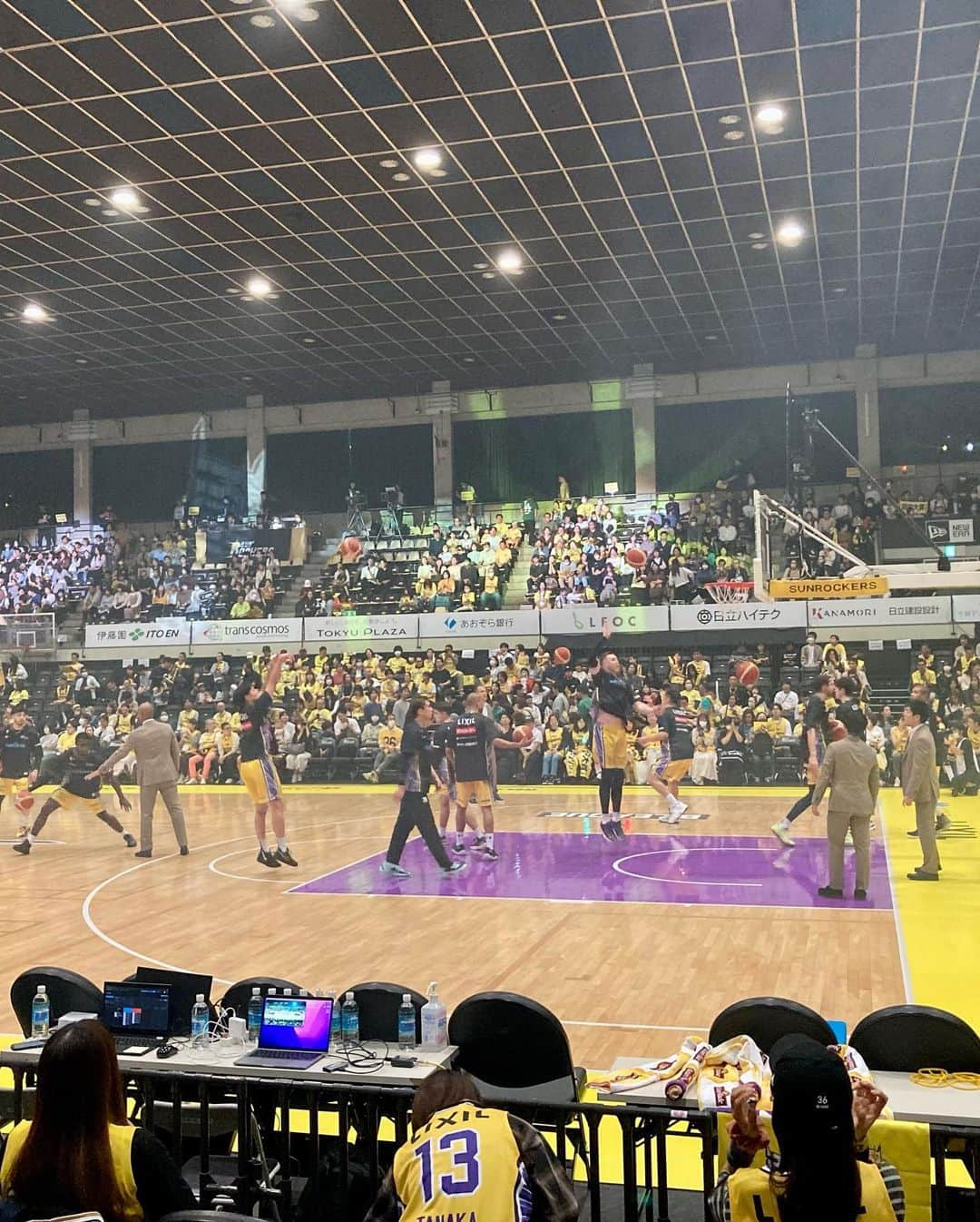 GO!皆川さんのインスタグラム写真 - (GO!皆川Instagram)「渋谷SRの今シーズンの初勝利を見届けた🏀  ホーキンソン選手や馬場選手をこんなにも近くで観られるなんて🥰  バスケおもろ⛹️  サンディーは俺の事覚えていてくれた😘  #渋谷サンロッカーズ #サンディー #ホーキンソン」10月24日 14時26分 - go_minagawa