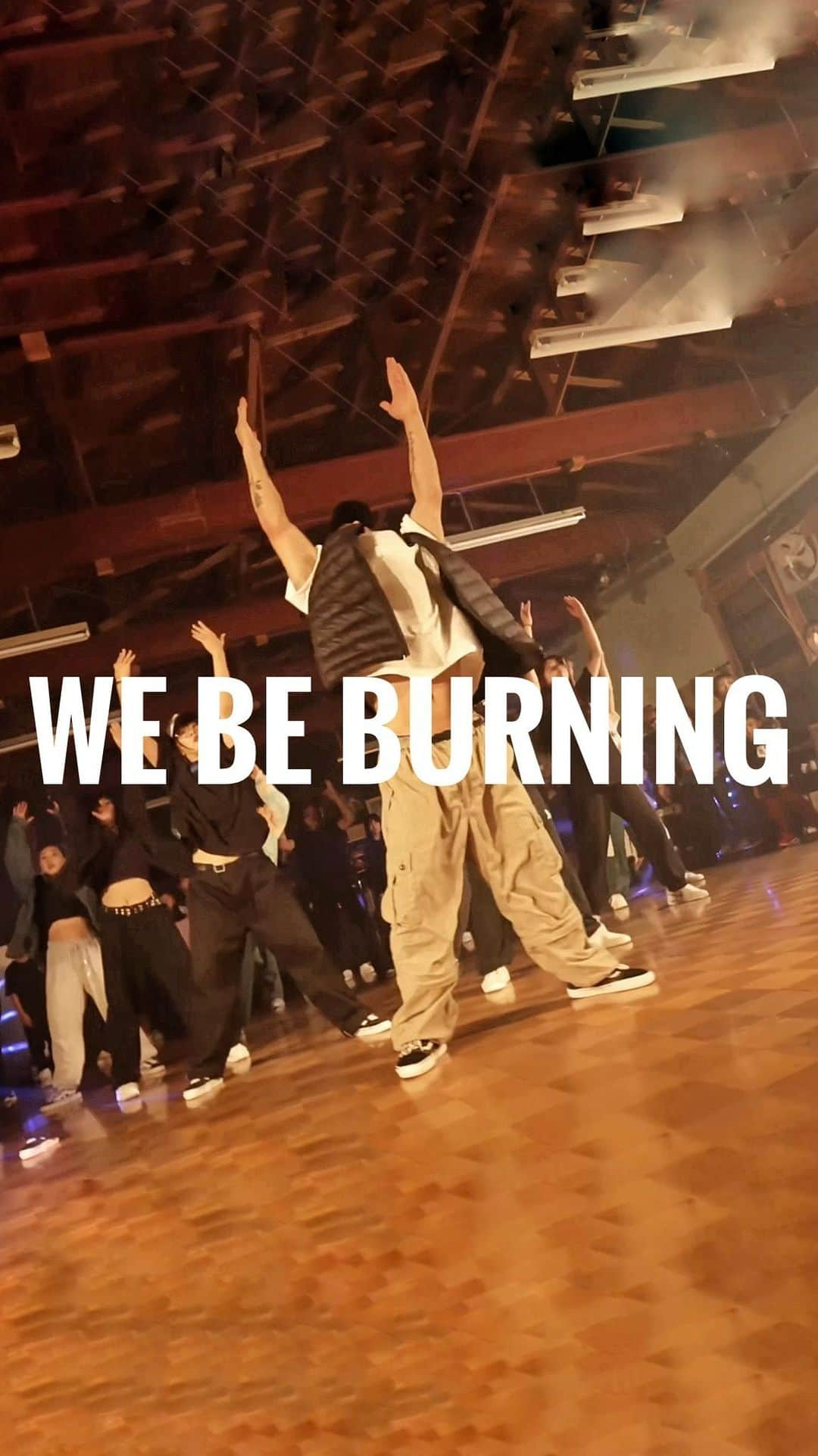 ARU【アル】のインスタグラム：「📍Hokkaido Workshop footage📷 🧠　@aru_sakurada   @duttypaul / We be burning 🔥  @moekauemura 呼んでくれて本当にありがとう！ 超たくさんの人が来てくれて皆んなのいいバイブスがみれて最高の時間でした！ そして北海道の飯うまい！！最高！ 以上！現在北海道からLAに移動して絶賛時ボケと気温差にやられております🫠」