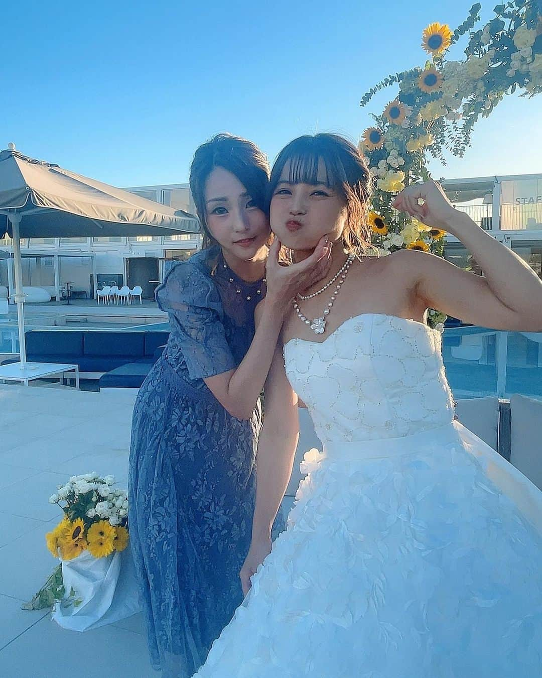 黒沢美怜さんのインスタグラム写真 - (黒沢美怜Instagram)「あっきー🌻✨ HappyWedding💐🎉  甘え上手でいつも天真爛漫、頑張り屋さんでガッツもある。 たくさん一緒にお仕事したあっきぃの花嫁姿はグッとくるものがありました✨  本当におめでとう✨  素敵な家庭を築いていつまでもお幸せにね🥺✨  式もドレスもお料理もとてもとても素敵でした🍴💓  #恵比寿マスカッツ」10月24日 14時20分 - kurosawamirei