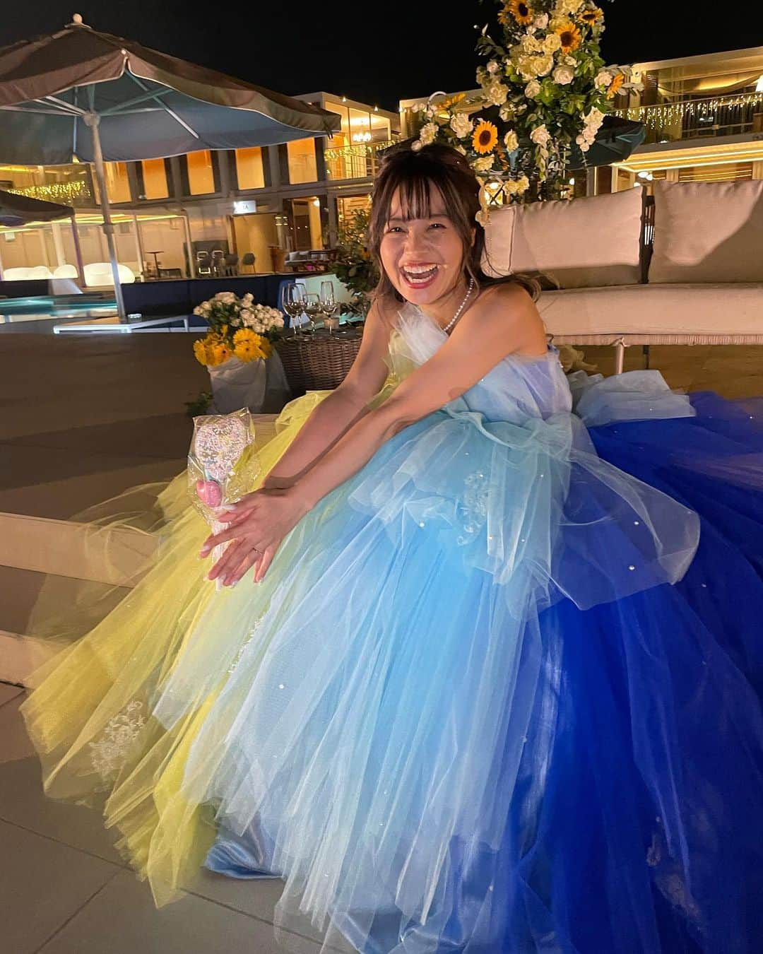 黒沢美怜さんのインスタグラム写真 - (黒沢美怜Instagram)「あっきー🌻✨ HappyWedding💐🎉  甘え上手でいつも天真爛漫、頑張り屋さんでガッツもある。 たくさん一緒にお仕事したあっきぃの花嫁姿はグッとくるものがありました✨  本当におめでとう✨  素敵な家庭を築いていつまでもお幸せにね🥺✨  式もドレスもお料理もとてもとても素敵でした🍴💓  #恵比寿マスカッツ」10月24日 14時20分 - kurosawamirei