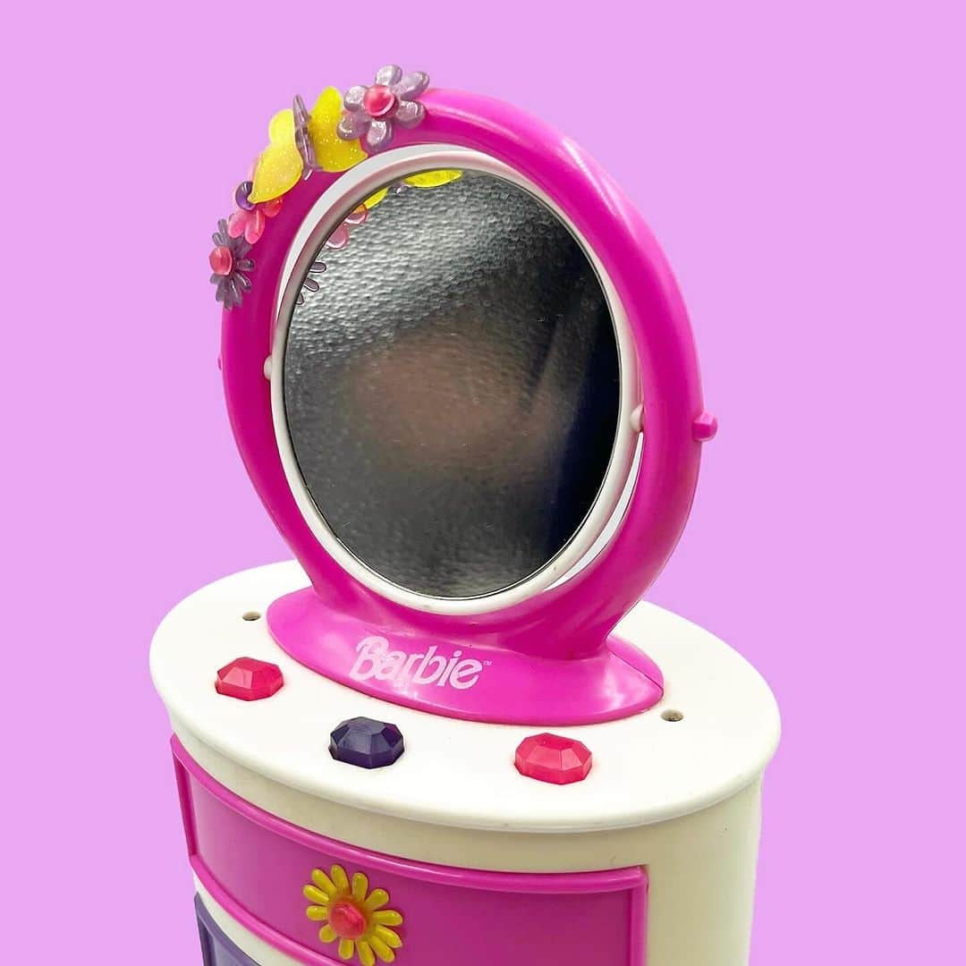 おもちゃやSPIRALさんのインスタグラム写真 - (おもちゃやSPIRALInstagram)「1997 Barbie Jewelry Box入荷しました！  ボタンを押すと引き出しが飛び出します✨」10月24日 14時29分 - spiral_toy