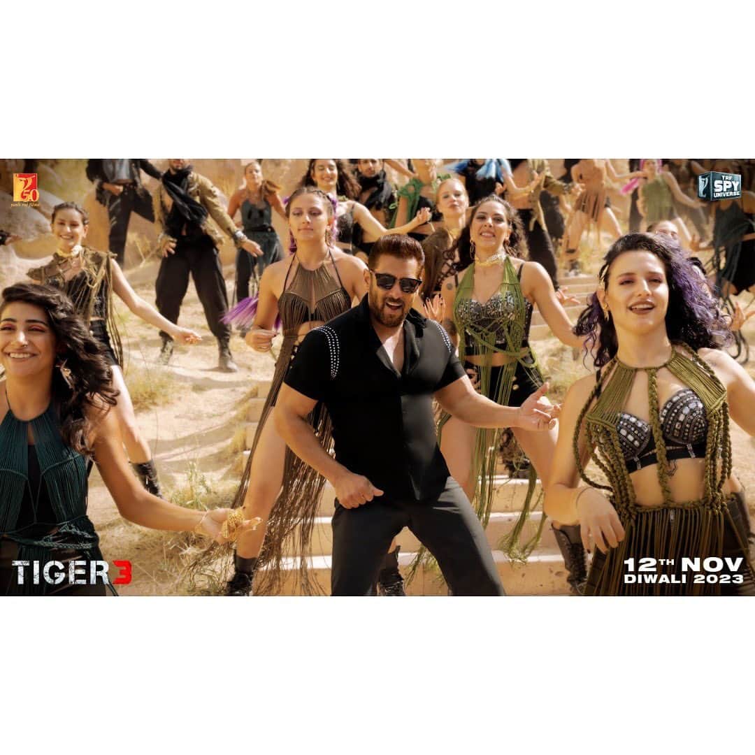 サルマン・カーンさんのインスタグラム写真 - (サルマン・カーンInstagram)「Hope u liked the song…. #LekePrabhuKaNaam song out now *link in bio*  #Tiger3 arriving in cinemas on 12th November. Releasing in Hindi, Tamil & Telugu.  @katrinakaif | @therealemraan | #ManeeshSharma | @yrf | @ipritamofficial | @amitabhbhattacharyaofficial | @arijitsingh | @nikhitagandhiofficial | @vaibhavi.merchant | @madhankarky | @bennydayalofficial | @anushamani | @boselyricist | @anaitashroffadajania | #AlviraKhanAgnihotri | @ashley_rebello | @darshanjalan | #YRF50 | #YRFSpyUniverse」10月24日 14時30分 - beingsalmankhan
